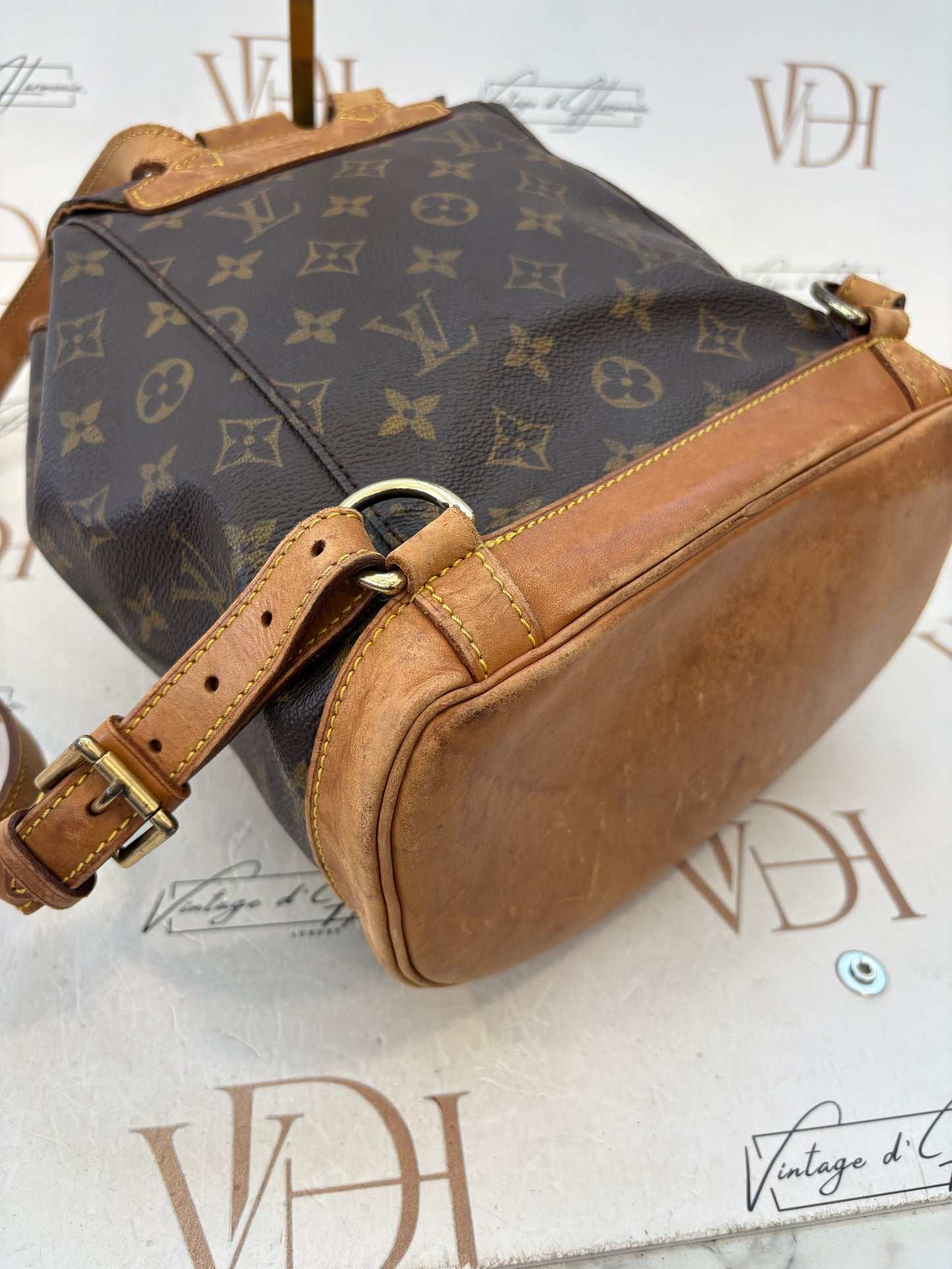 018612 - Louis Vuitton Montsouris MM