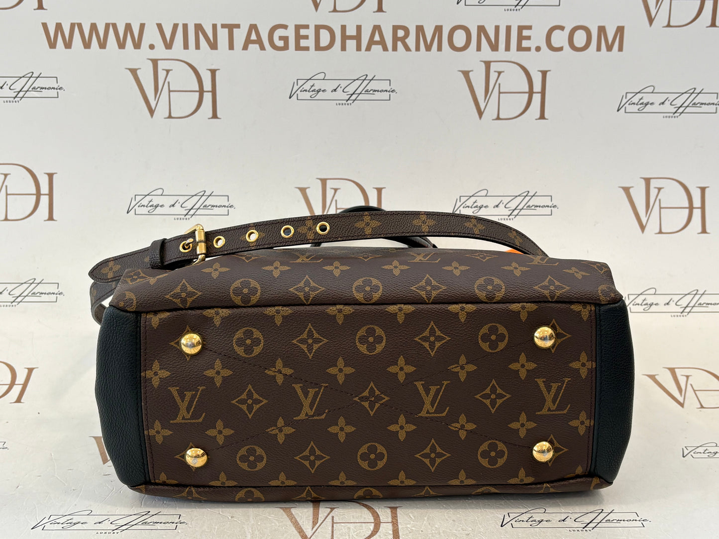 201176 - Louis Vuitton Pallas