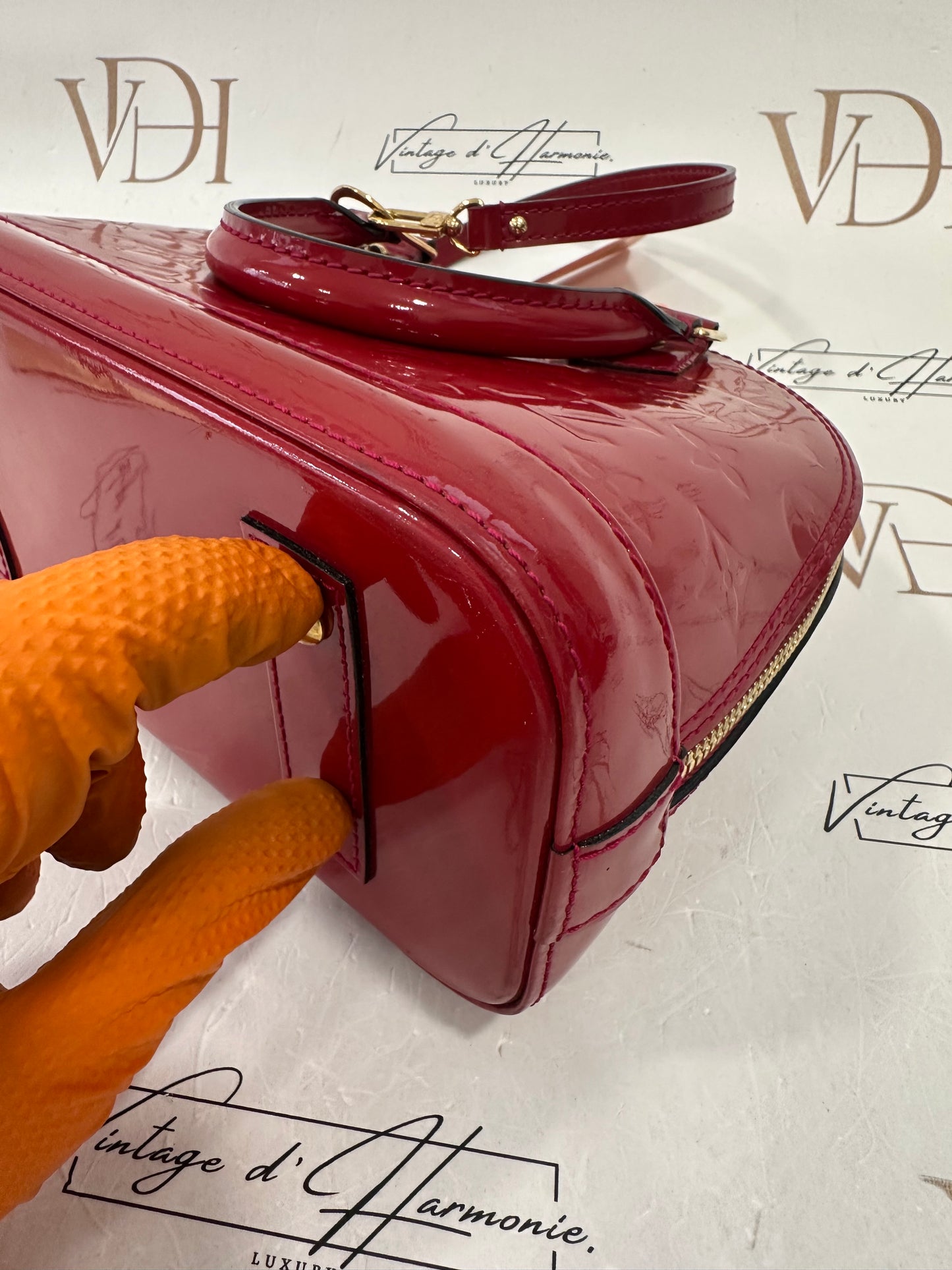 382849 - Louis Vuitton Alma BB Vernis