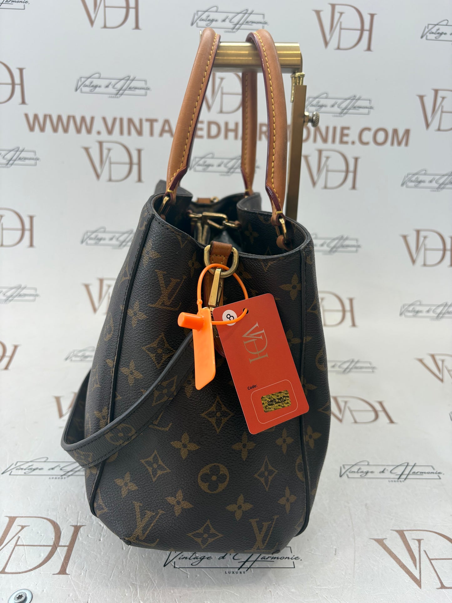 384100 - Louis Vuitton Montaigne