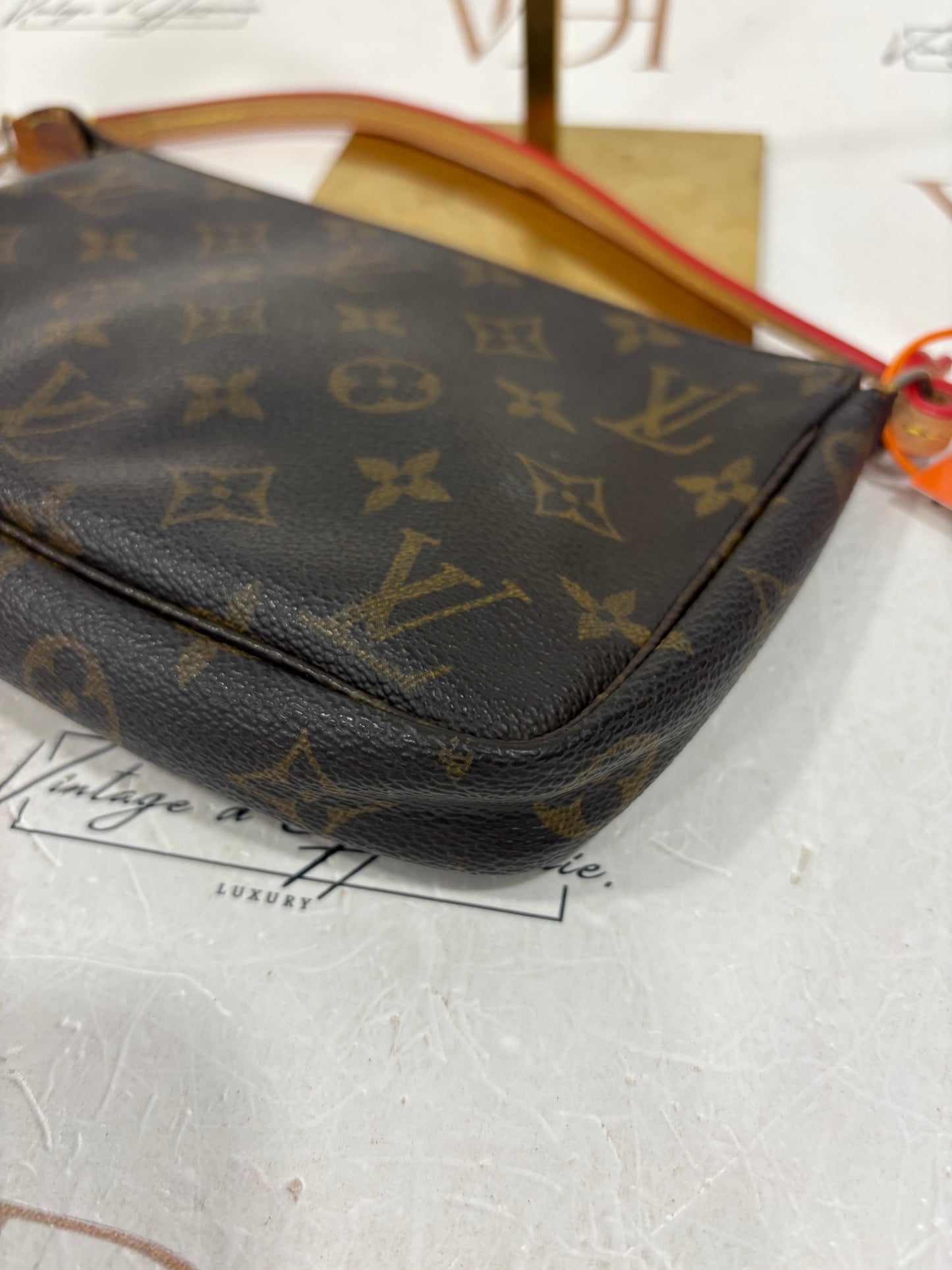 018980 - Louis Vuitton Pochette Accessoires