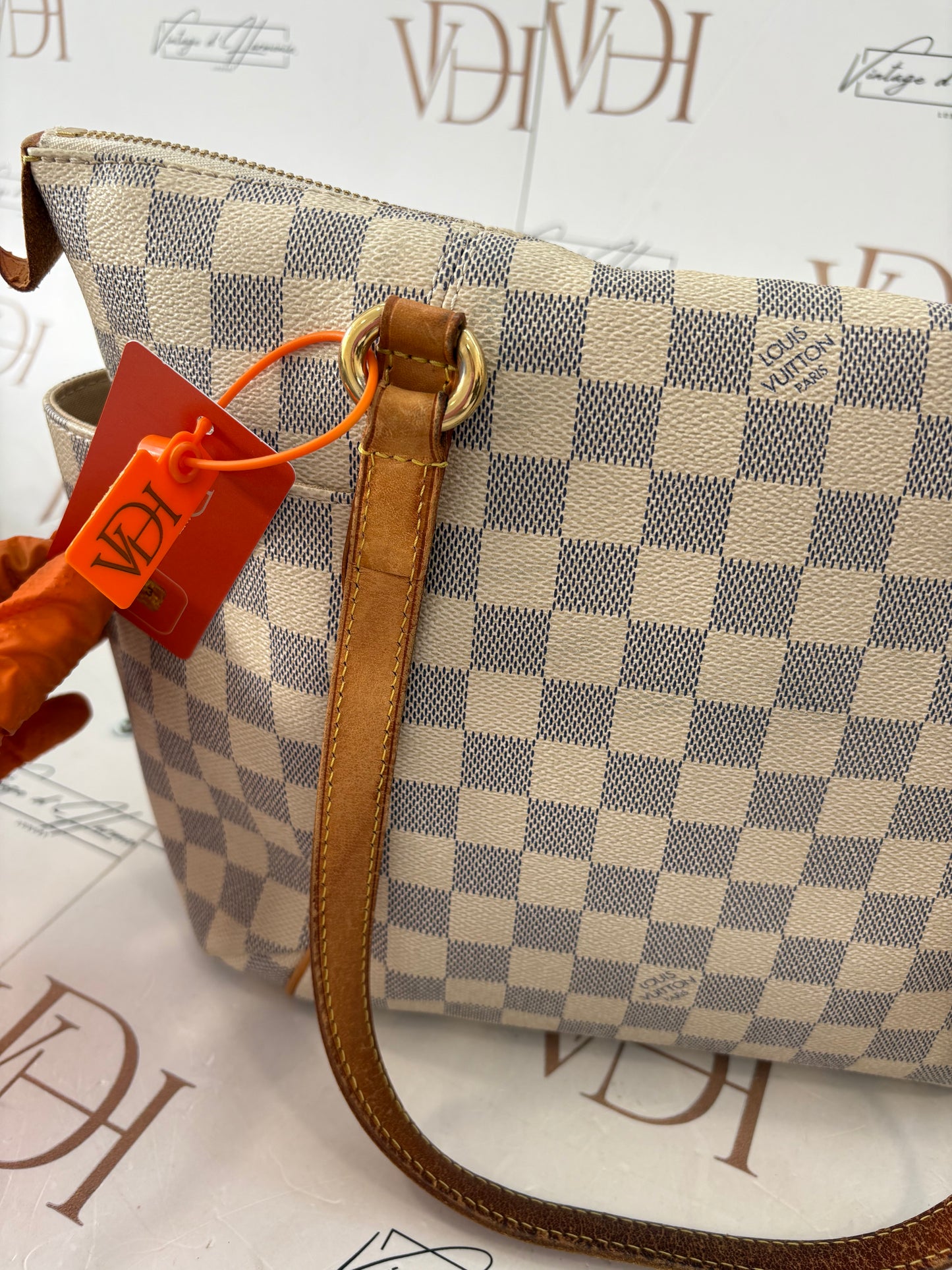018213 - Louis Vuitton Azur Totally PM