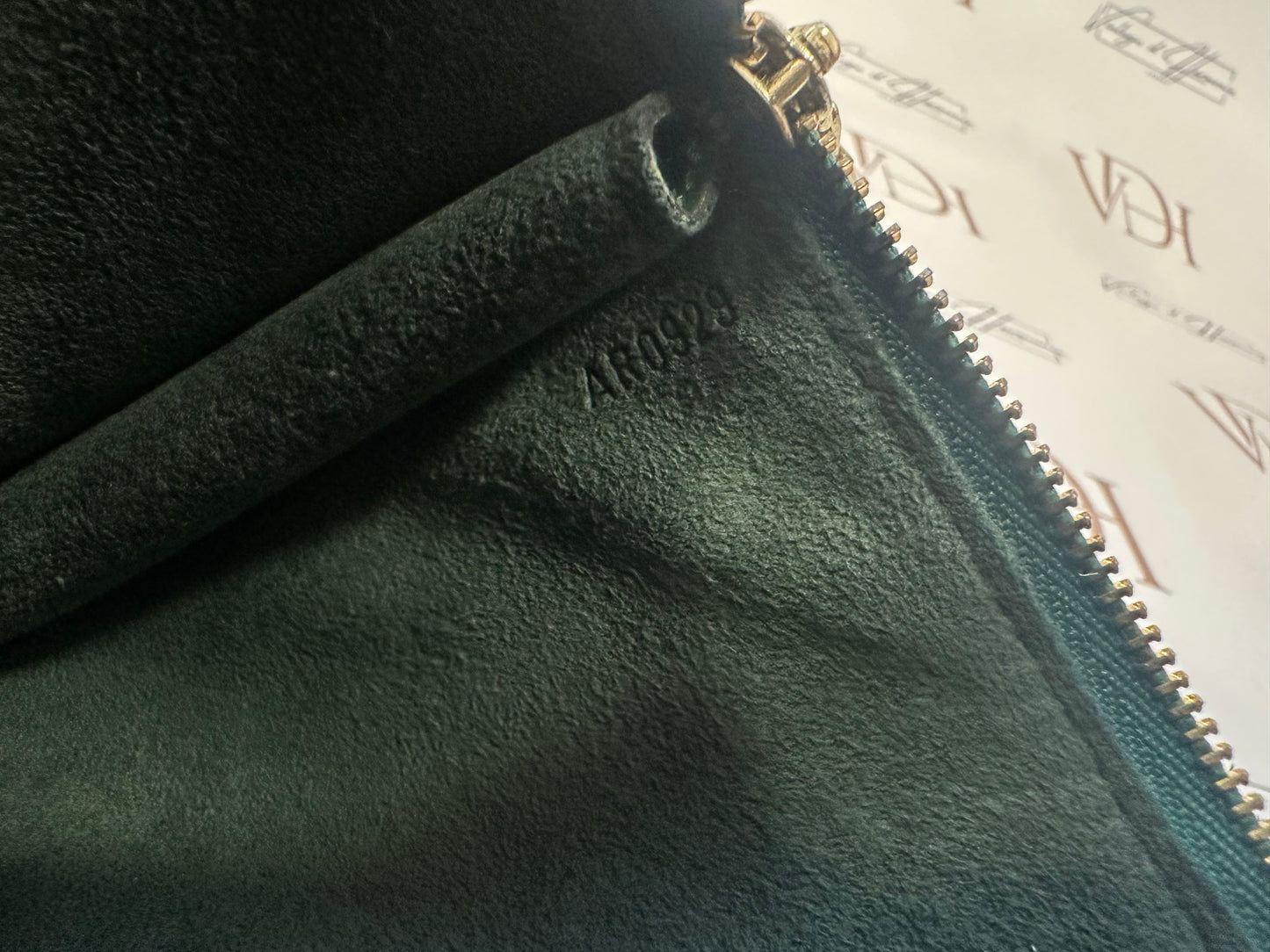017928 - Louis Vuitton Green Pochette