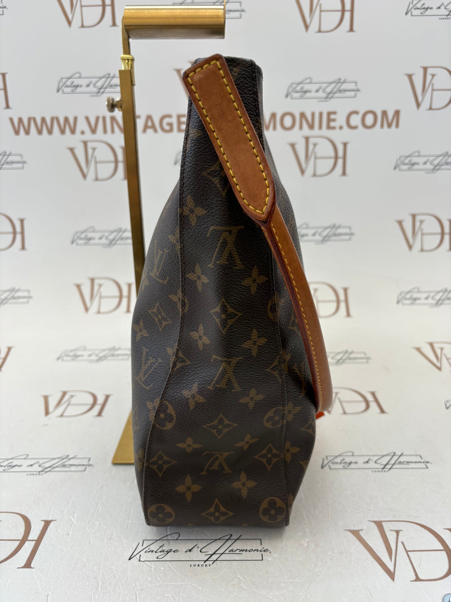 017684 - Louis Vuitton Looping GM