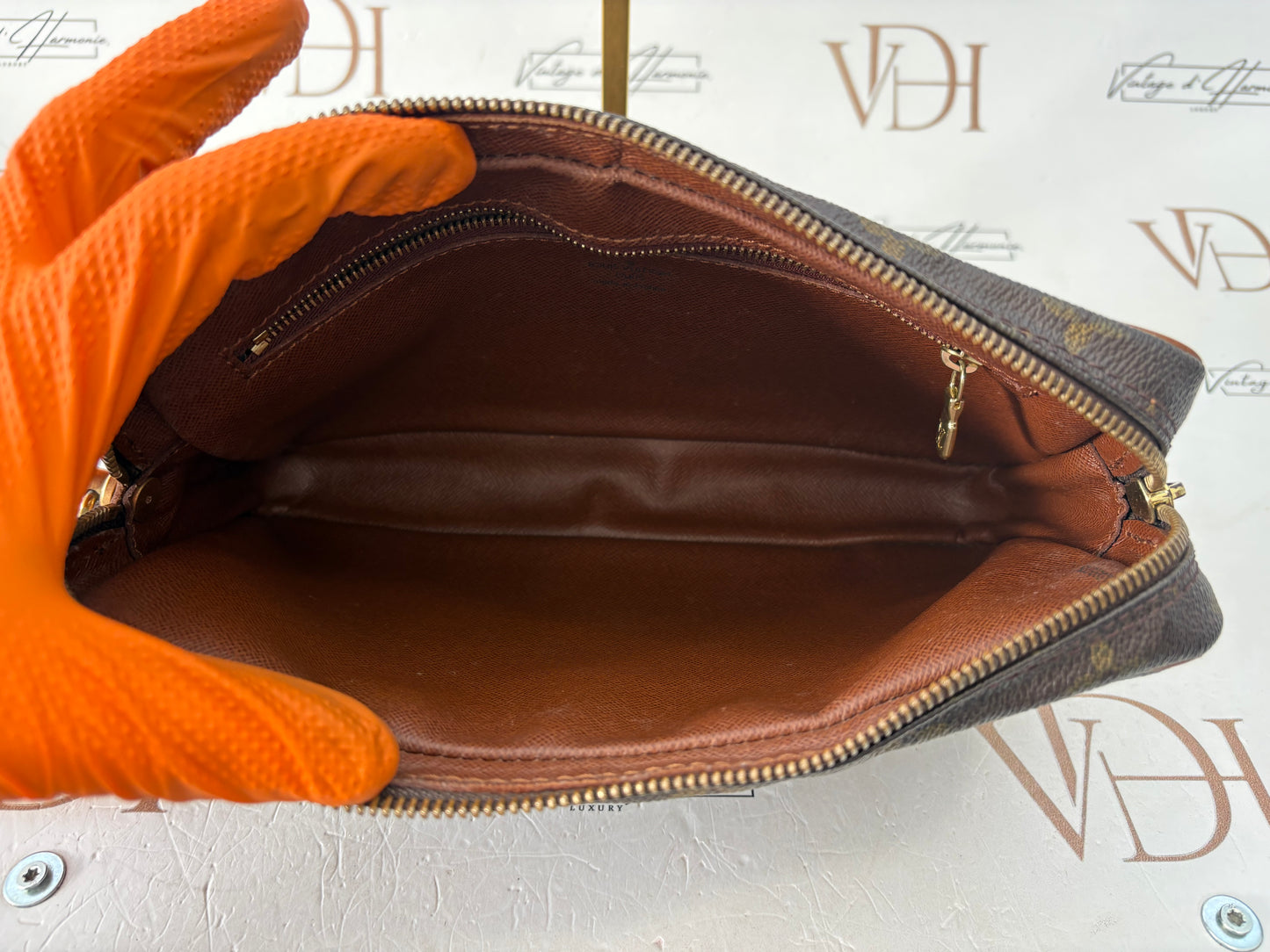 018960 - Louis Vuitton Dragonne GM