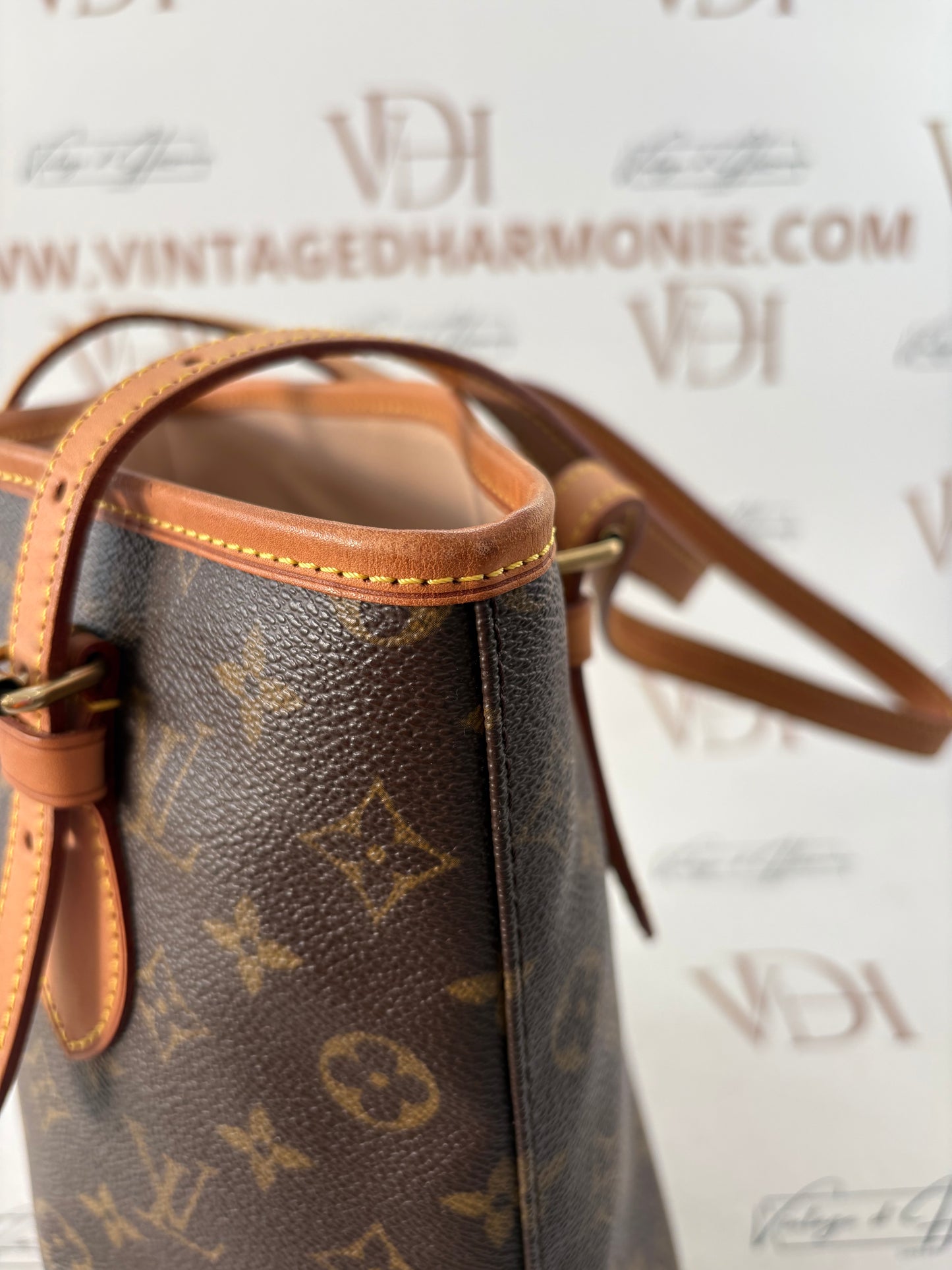 019009 - Louis Vuitton Bucket PM
