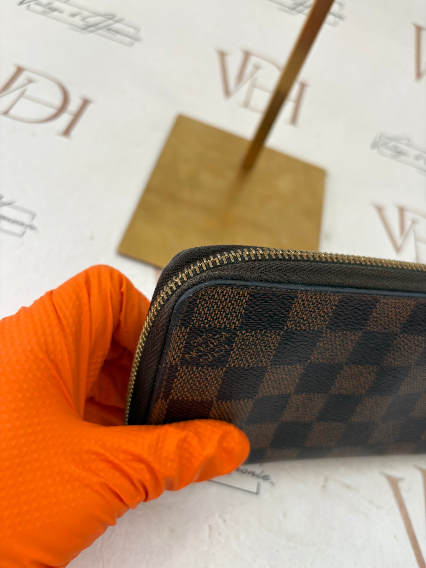 018551 - Louis Vuitton Wallet Damier