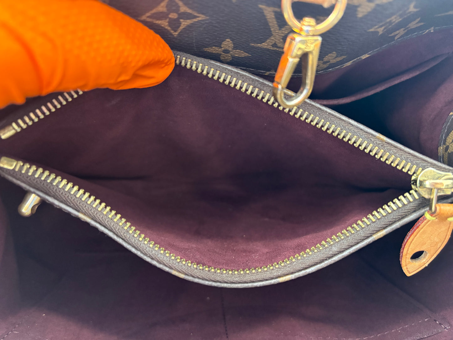 384104 - Louis Vuitton Montaigne