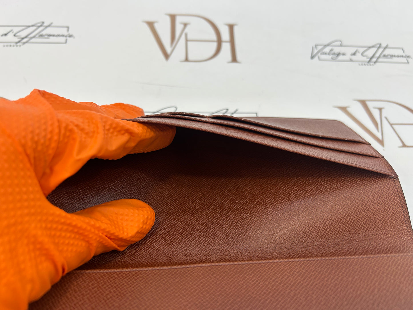 017344 - LV Wallet