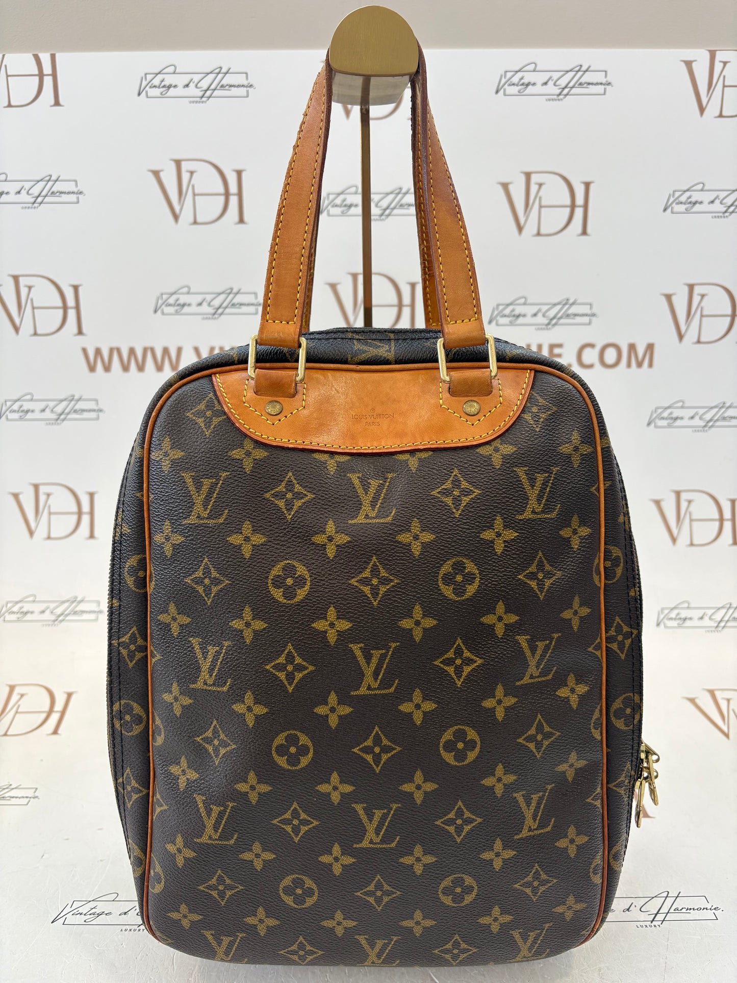200979 - Louis Vuitton Excursion”