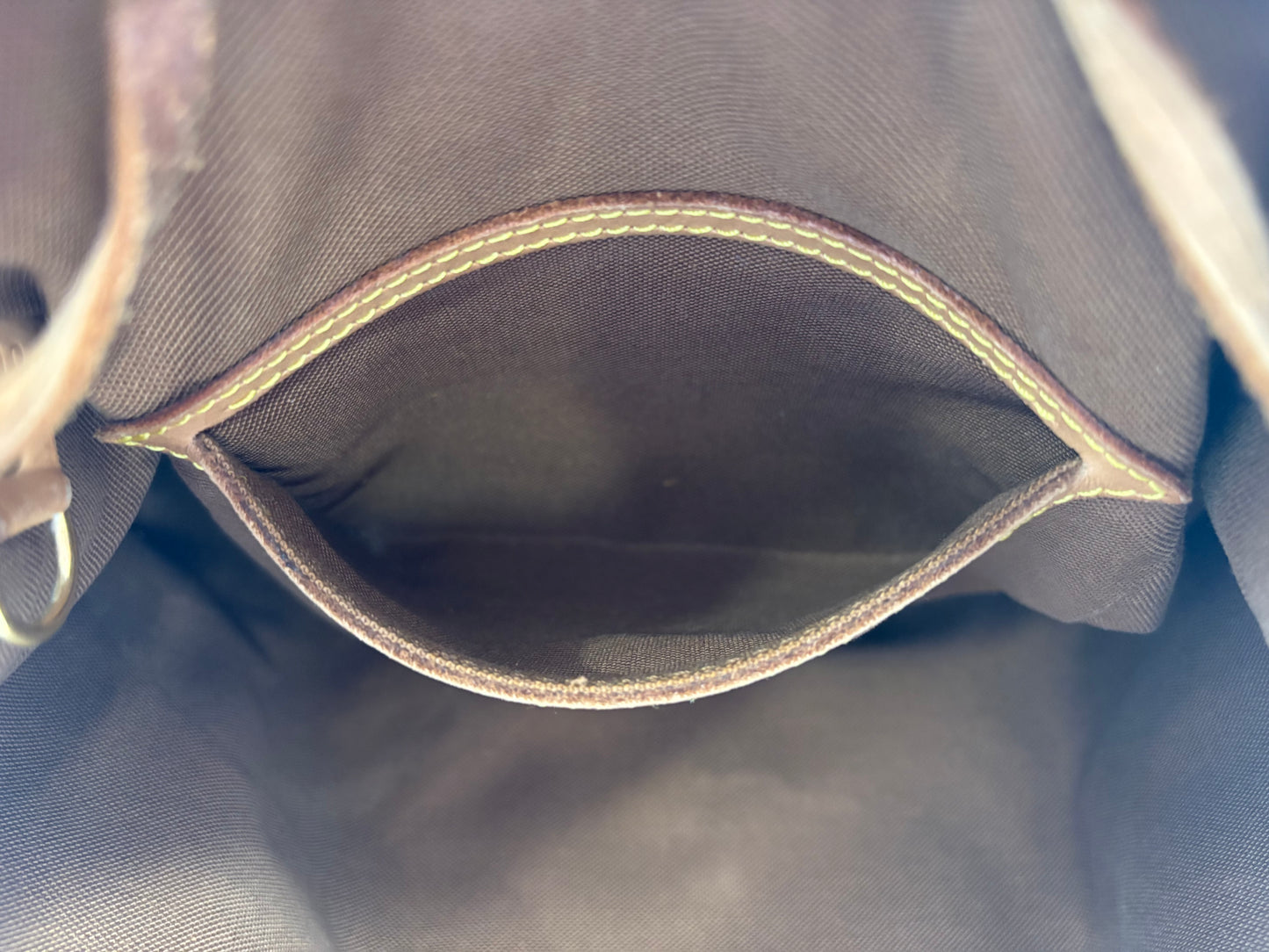 018879 - Louis Vuitton Montsouris MM