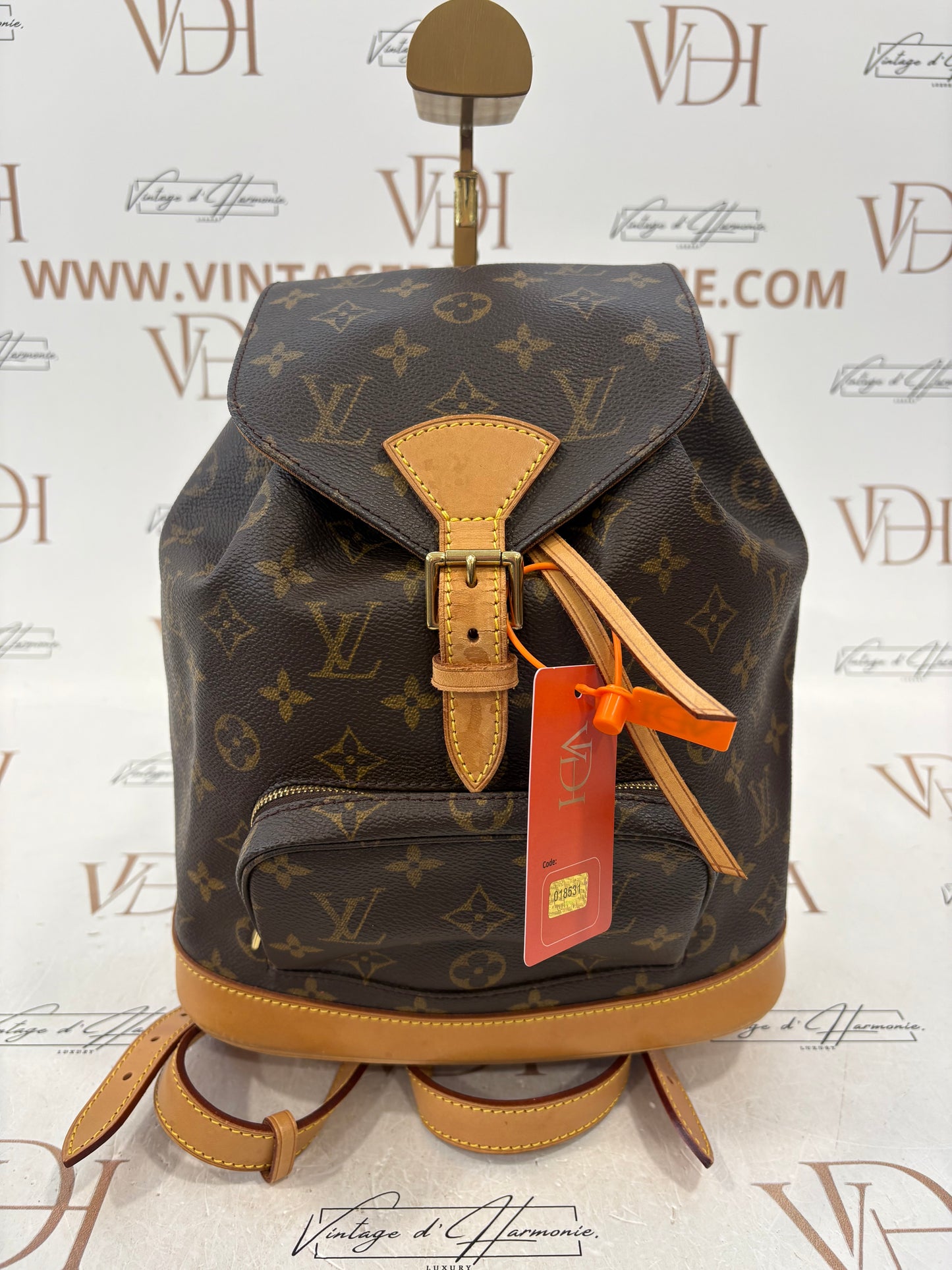 018531 - Louis Vuitton Montsouris MM