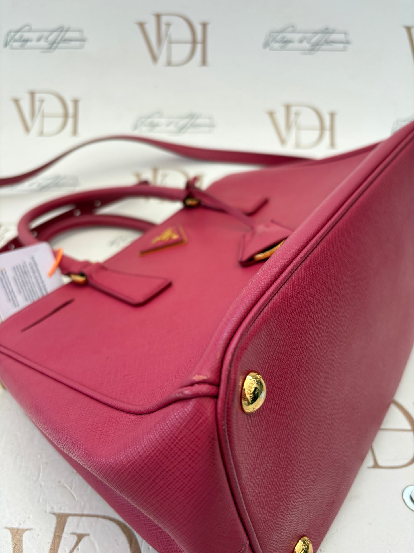 384200 - Prada Galleria