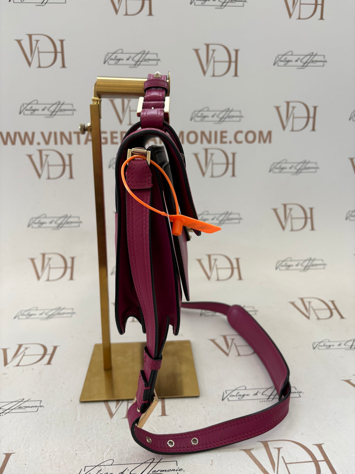 201240 - Valentino