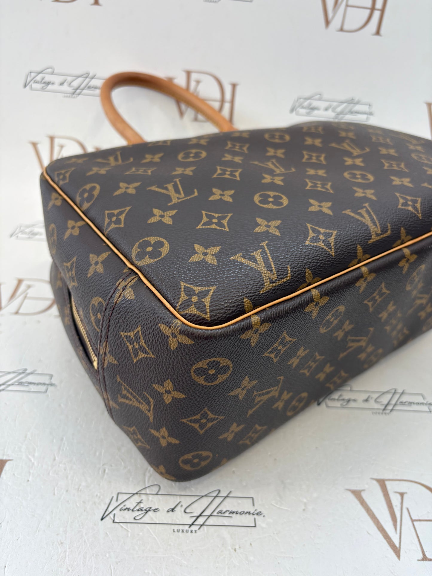 018318 - Louis Vuitton Deauville