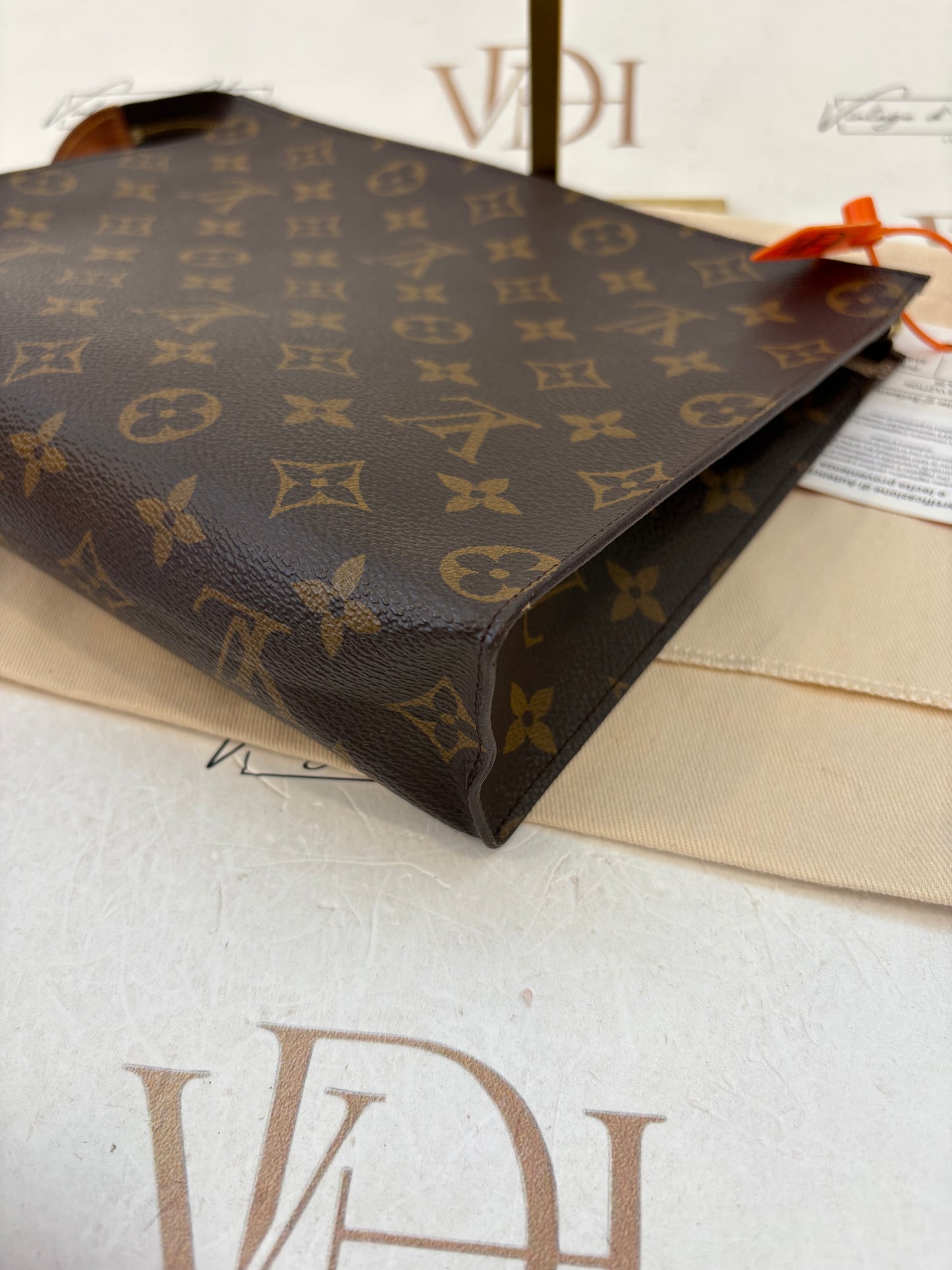 018838 - Louis Vuitton Toilette 26