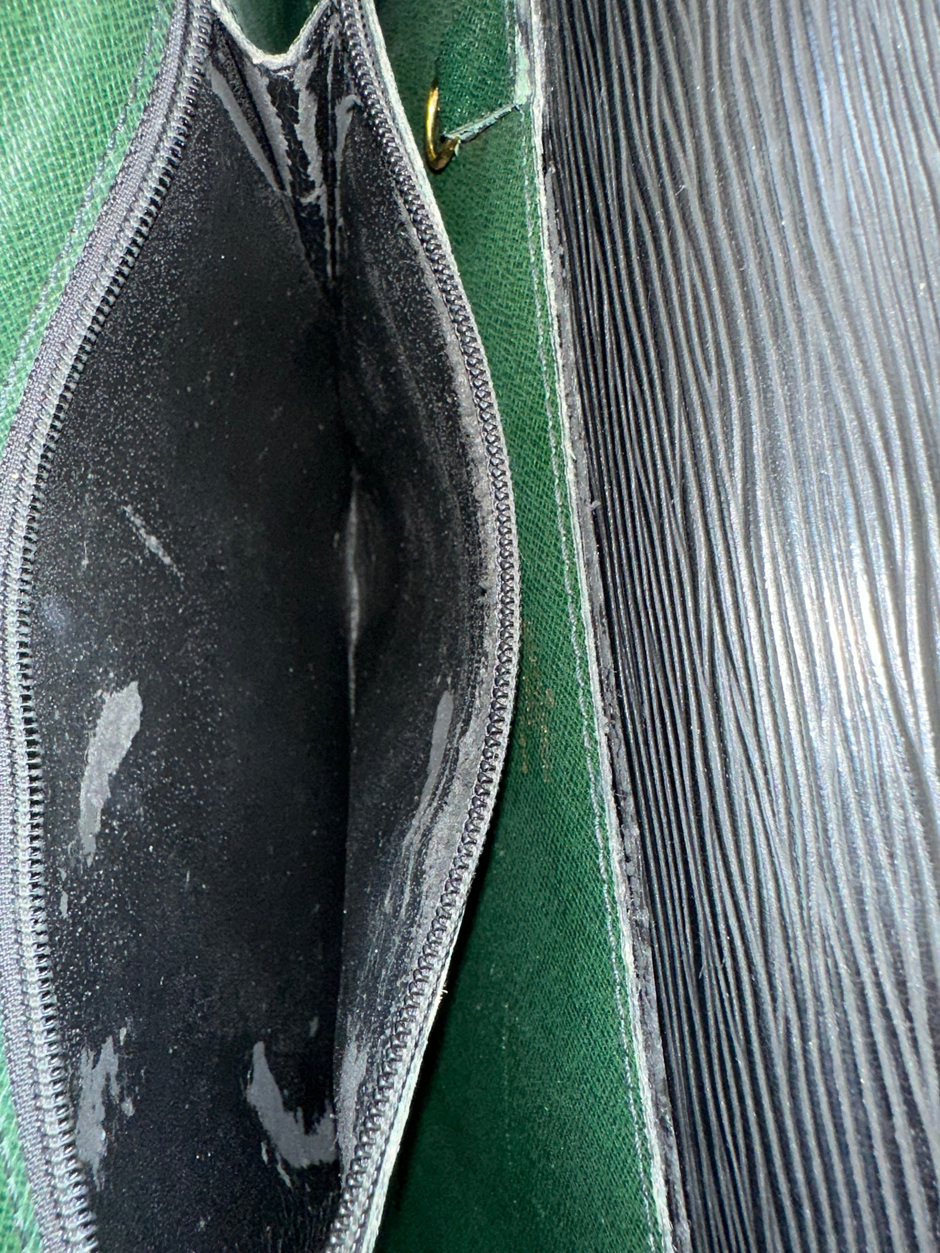 Louis Vuitton Epi Porte Documents Bandouliere