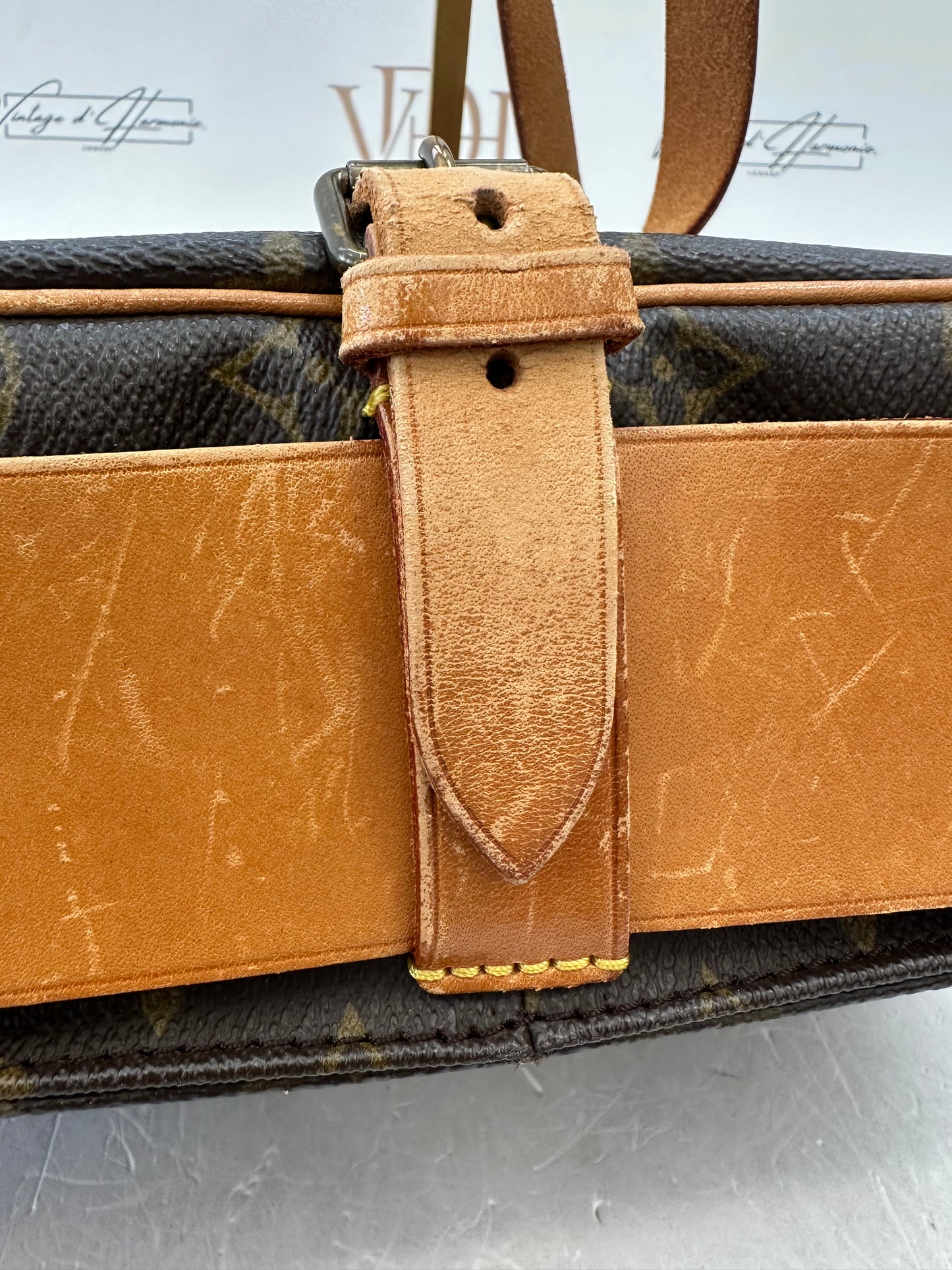017925 - Louis Vuitton Cartouchiere