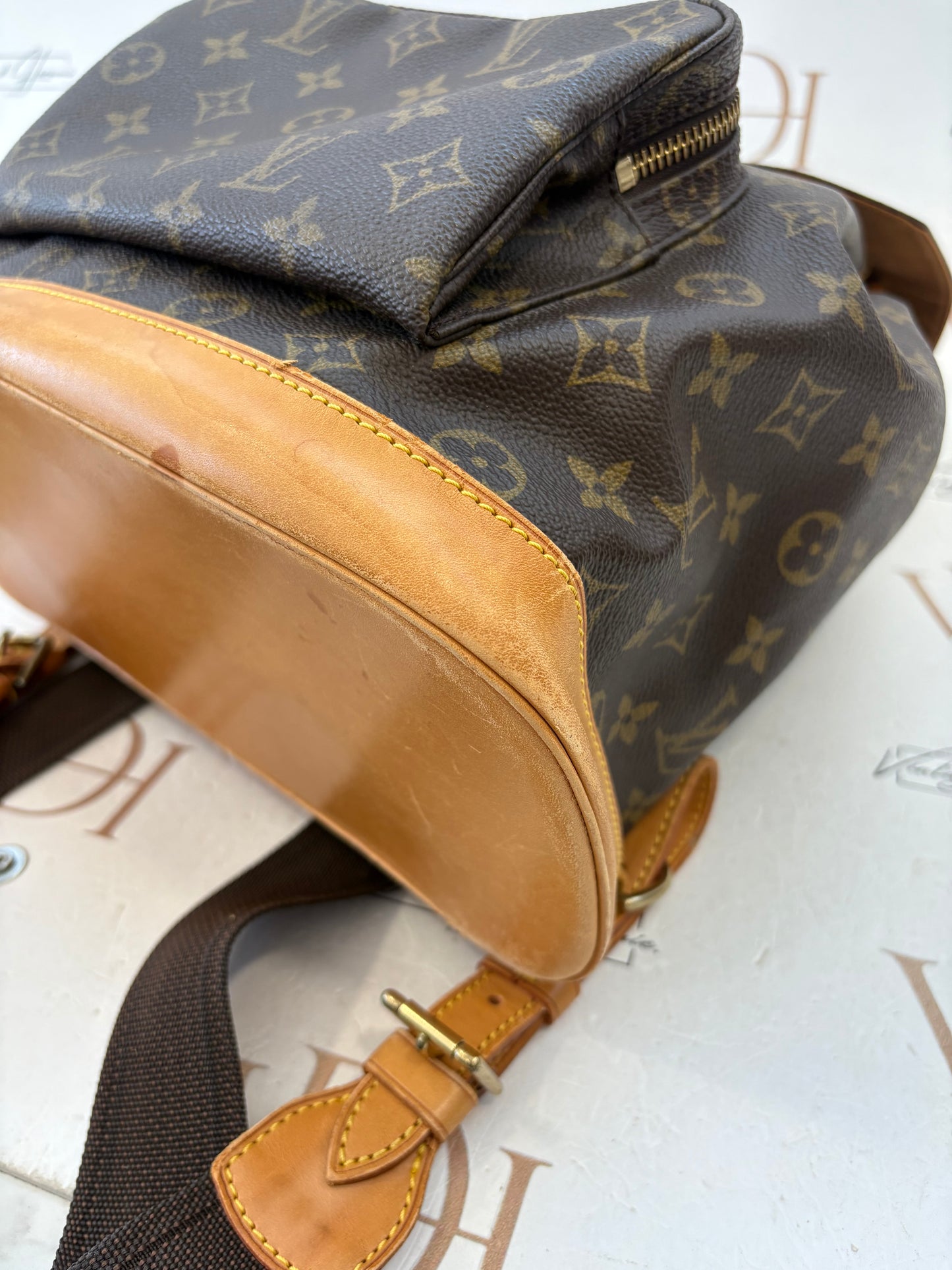018117 - Louis Vuitton Montsouris GM
