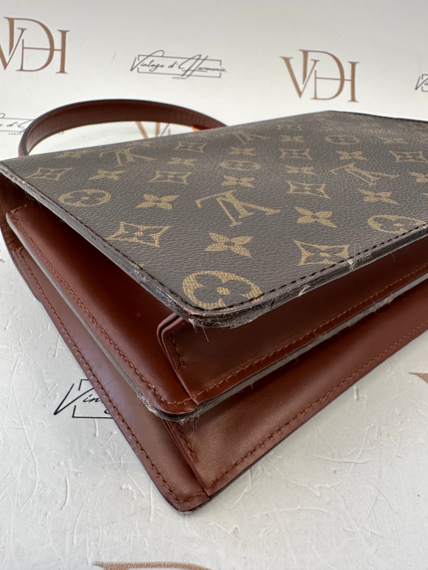 017854 - Louis Vuitton Concorde