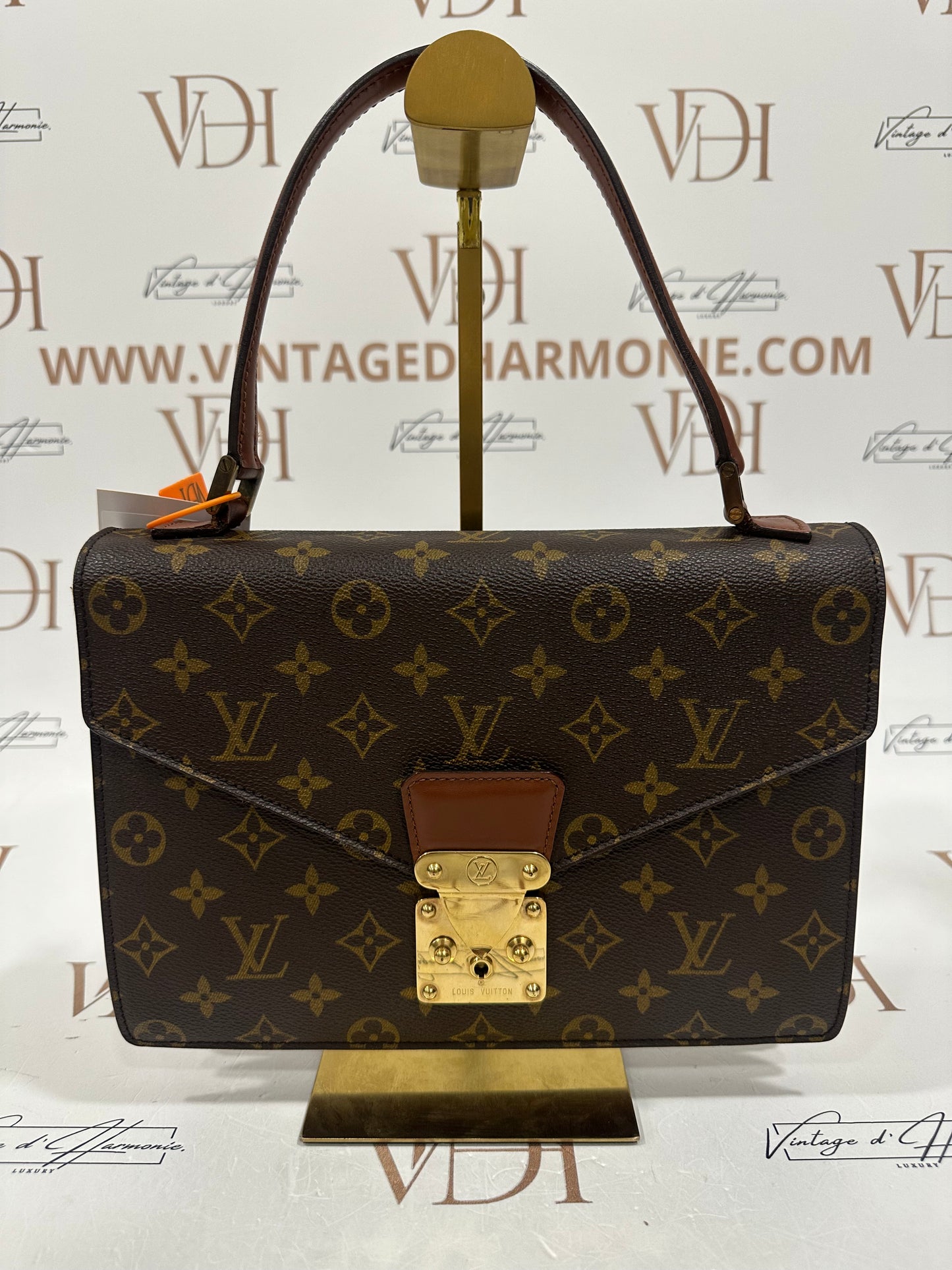 016872 - Louis Vuitton Concorde