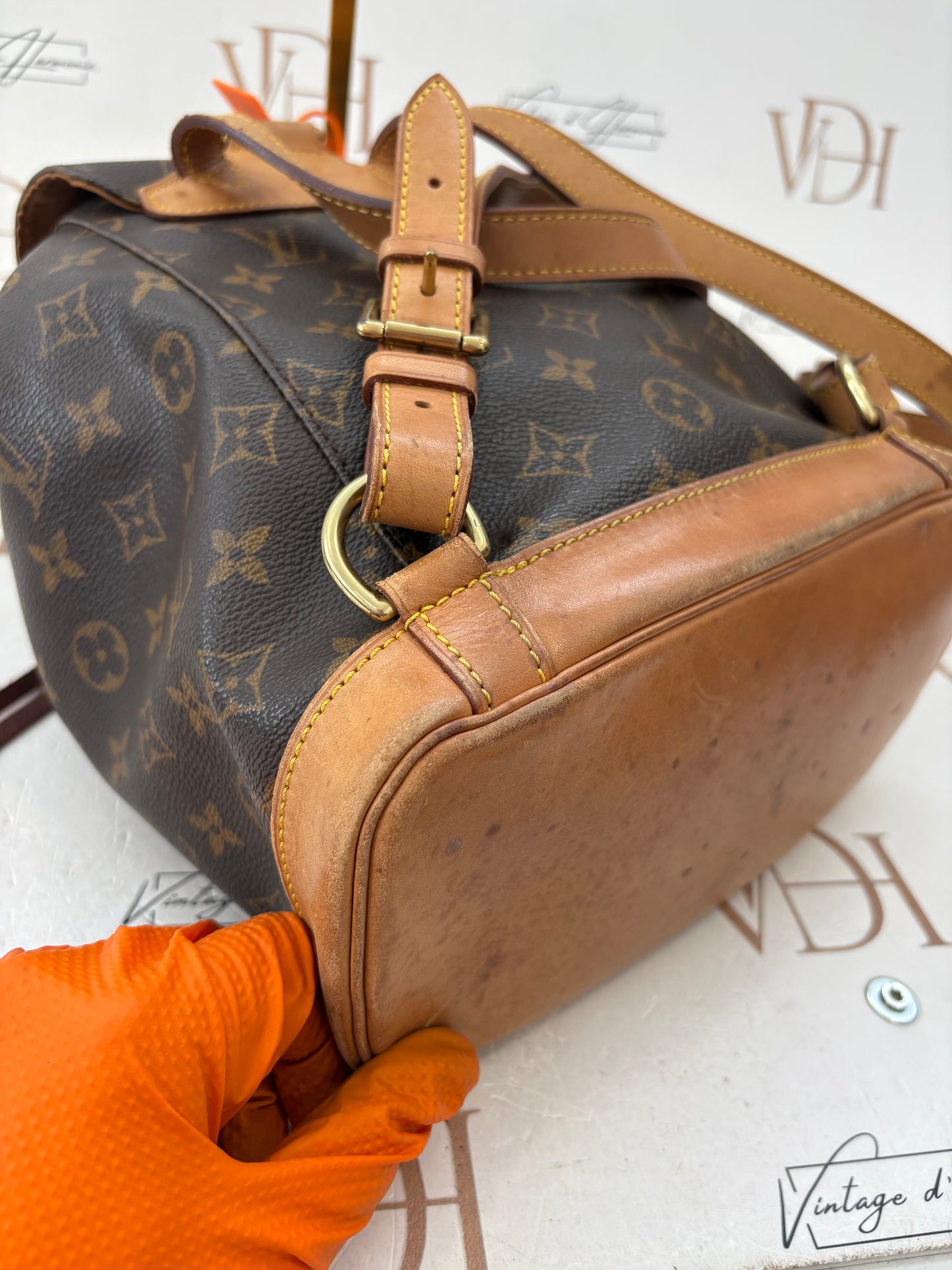 018728 - Louis Vuitton Montsouris MM