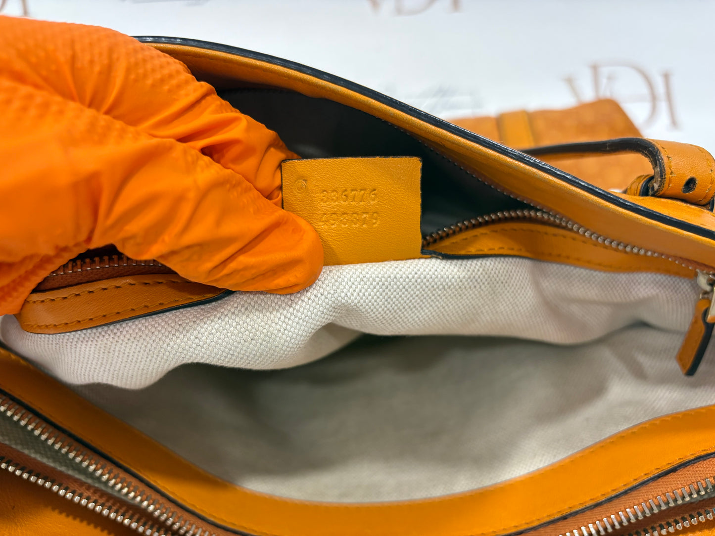 200956 - Gucci Orange