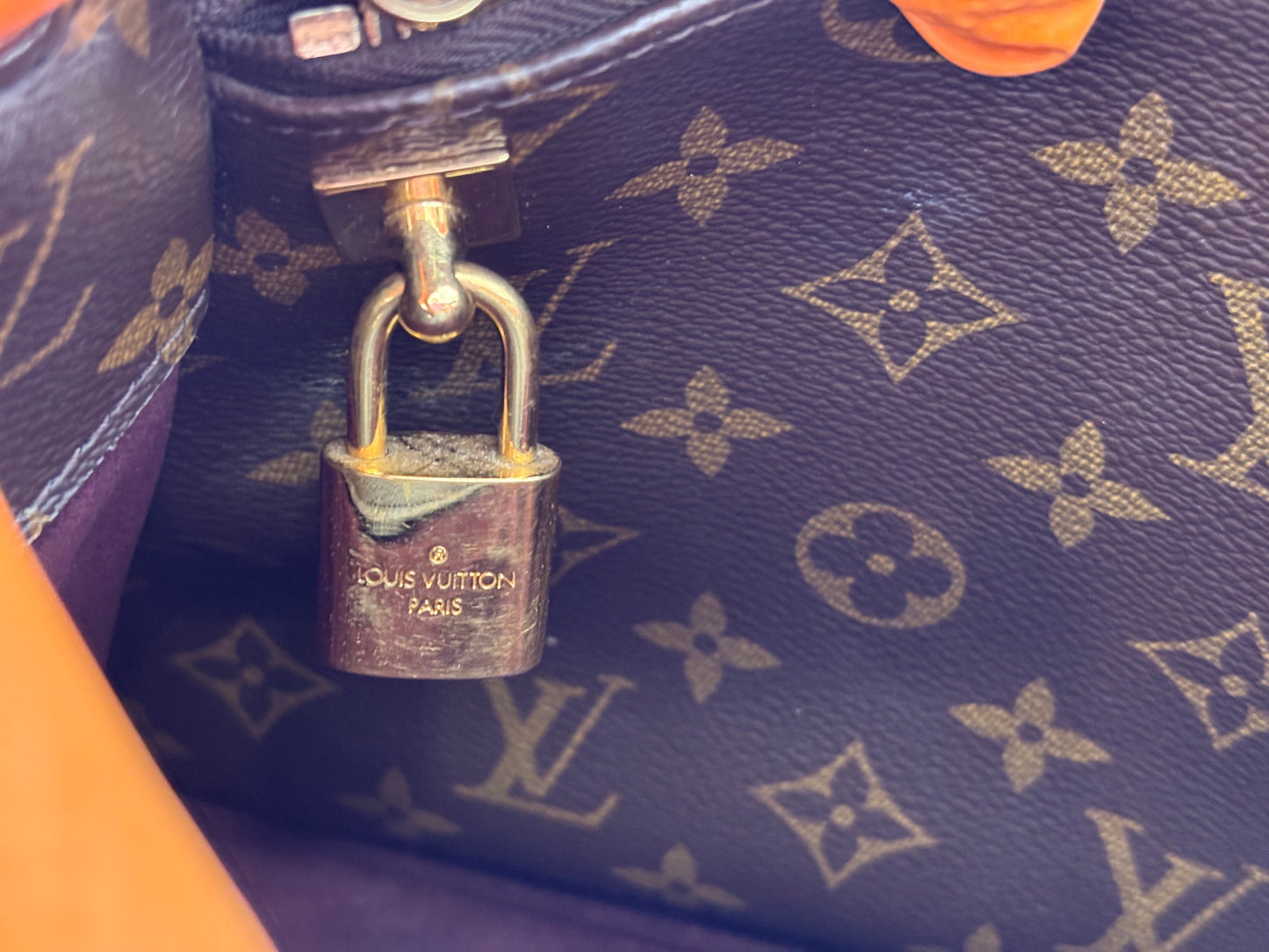 018367 - Louis Vuitton Montaigne MM