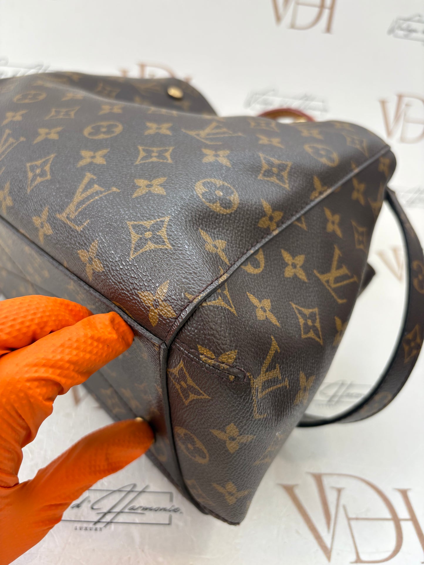 201102 - Louis Vuitton Montaigne