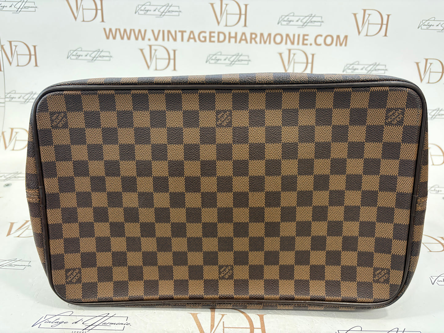 018548 - Louis Vuitton Damier Greenwich