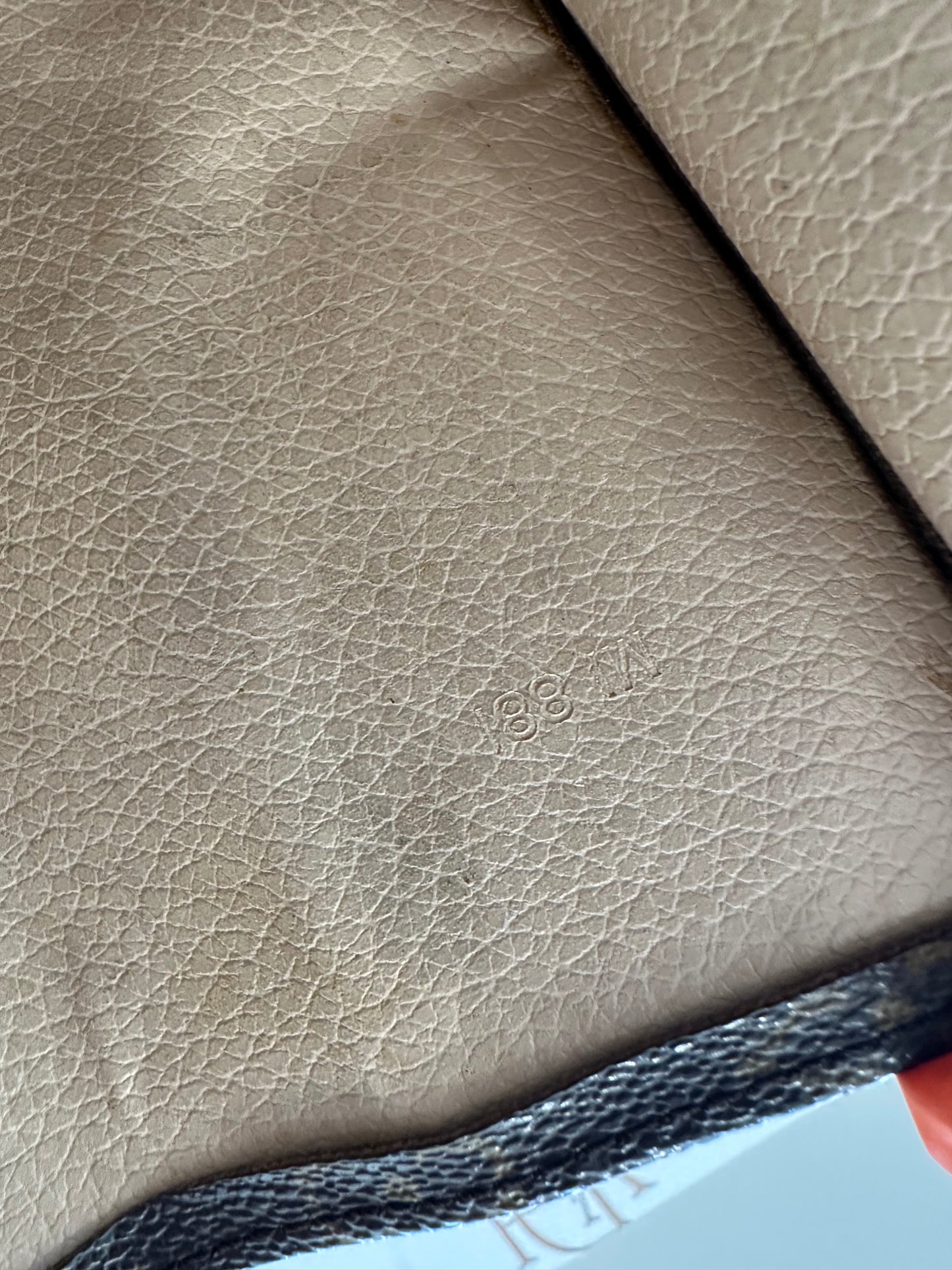 016884 - Louis Vuitton Sac Plat