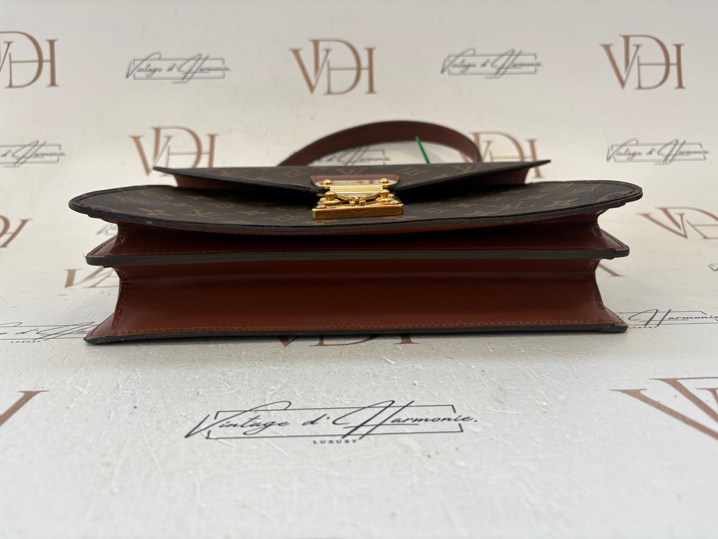 017120 - Louis Vuitton Concorde