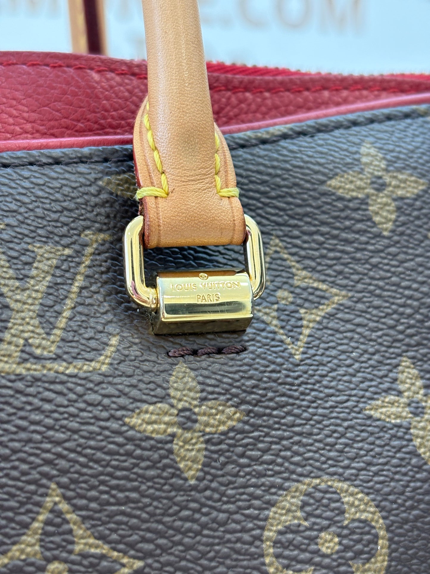201112 - Louis Vuitton Pallas