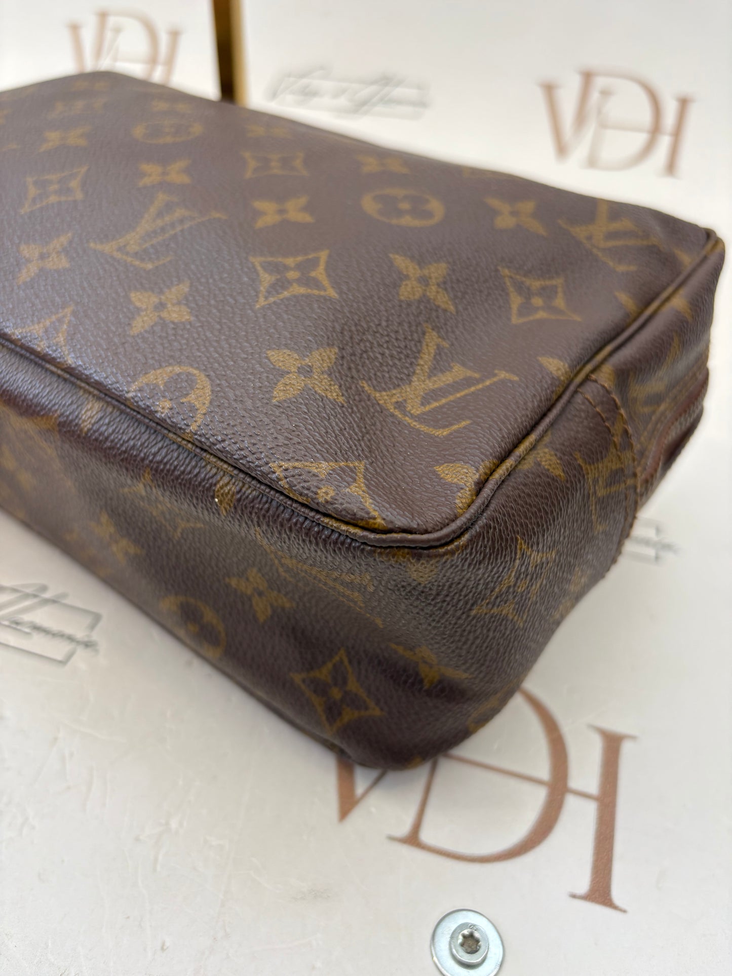 017737 - Louis Vuitton Trousse Toilette 28