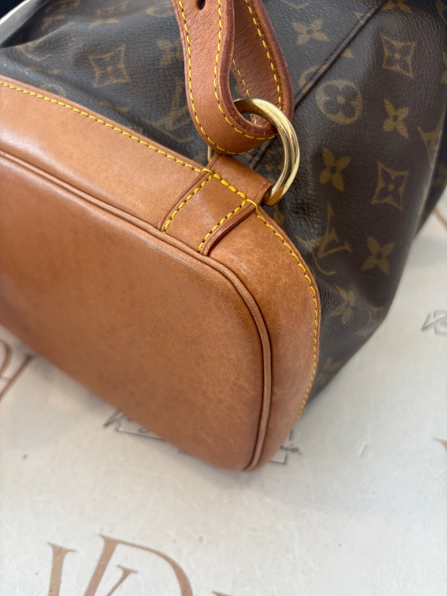 018911 - Louis Vuitton Montsouris GM