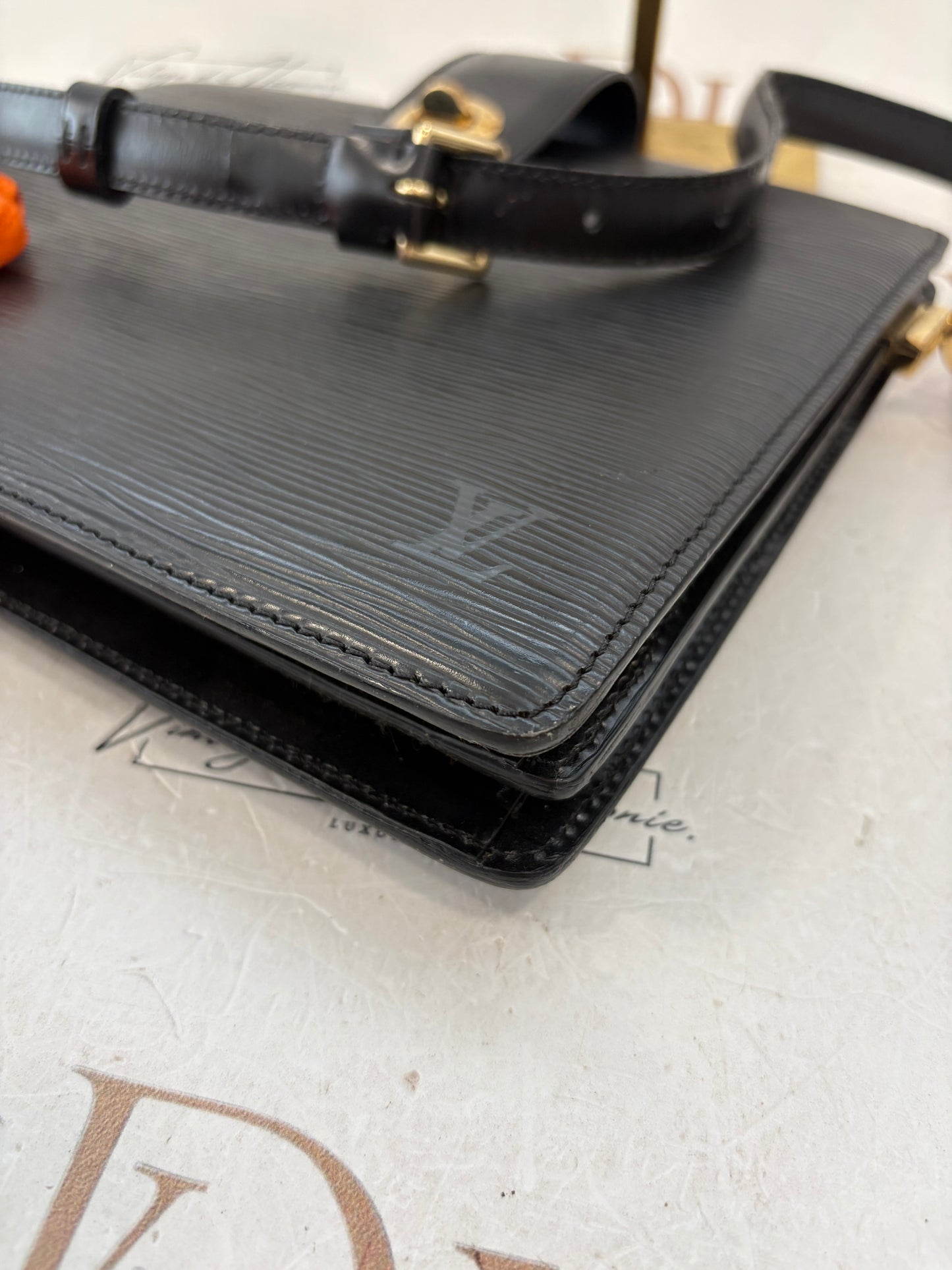 018067 - Louis Vuitton Epi Capuchin