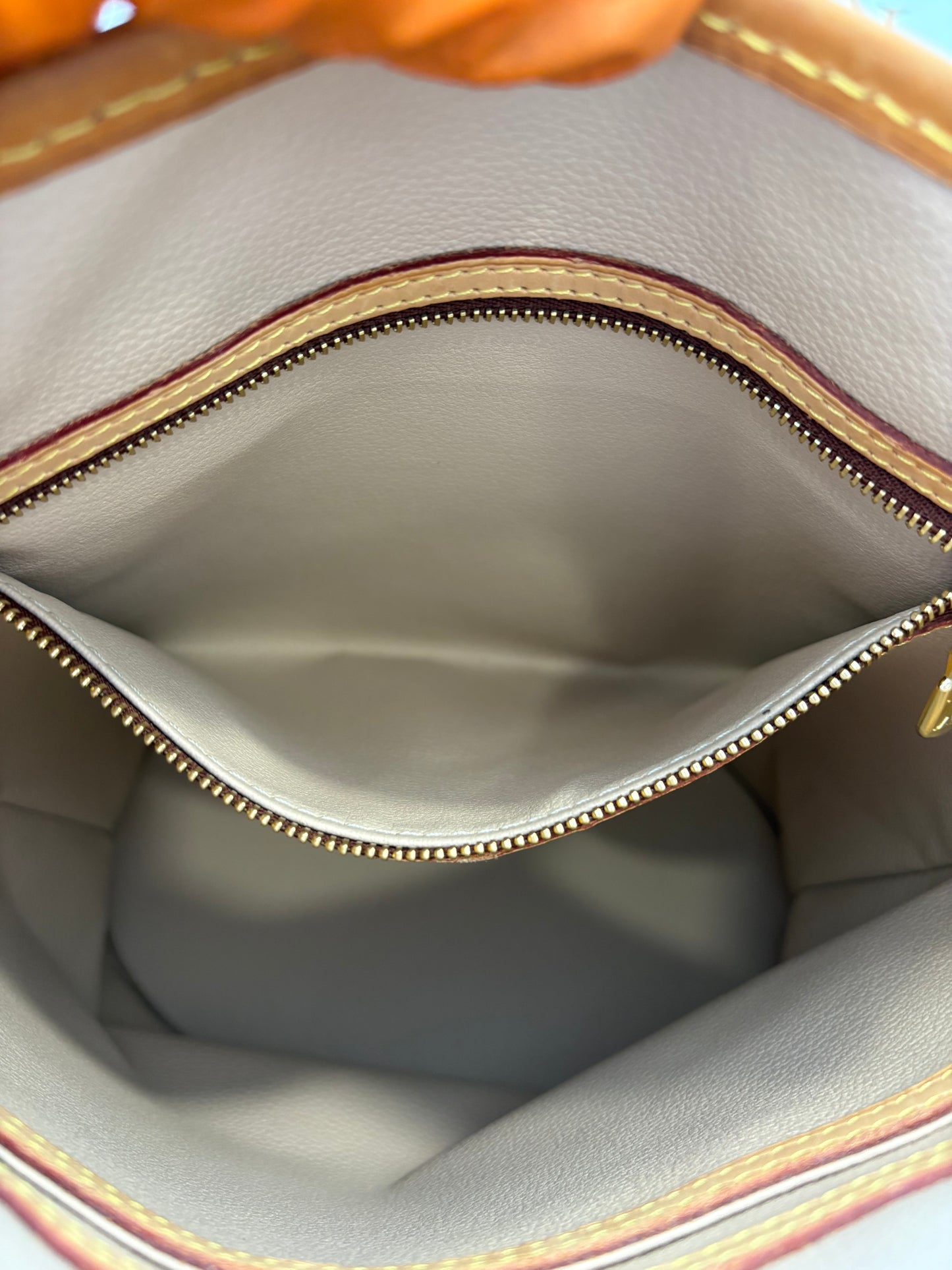 018189 - Louis Vuitton Bucket PM