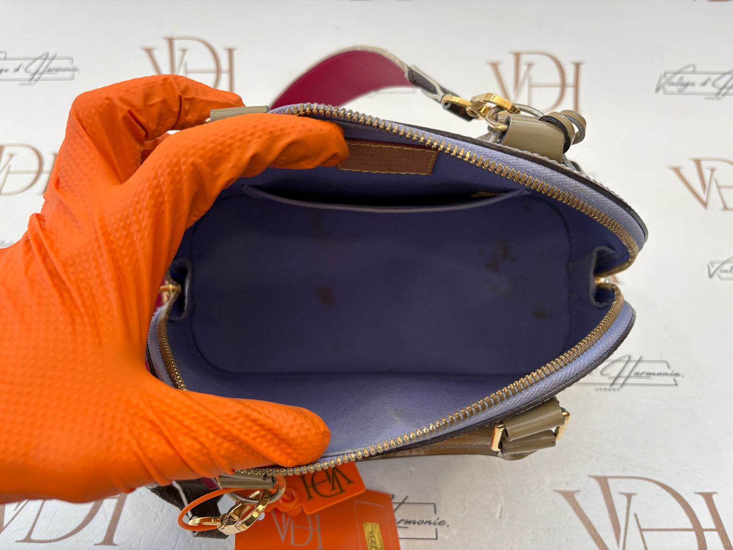 017711 - Louis Vuitton Alma BB Limited Vernis