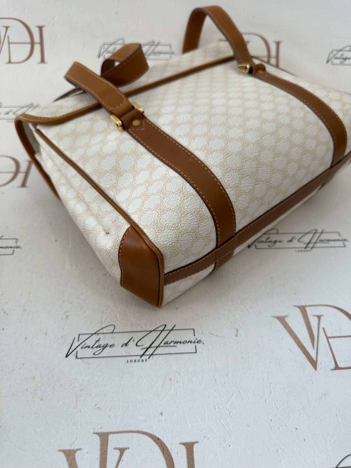 018081 - Céline White PVC