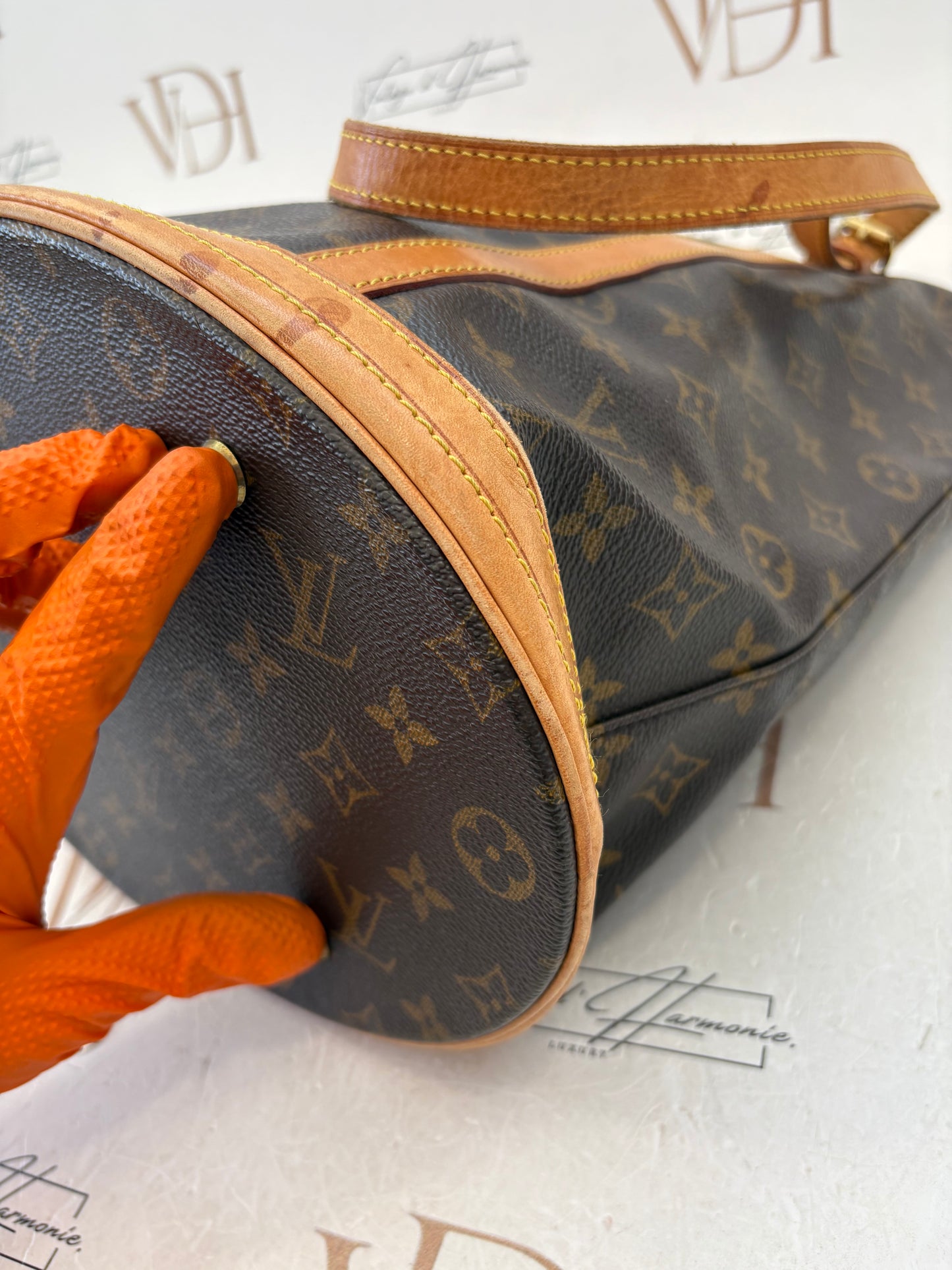 018844 - Louis Vuitton Bucket GM