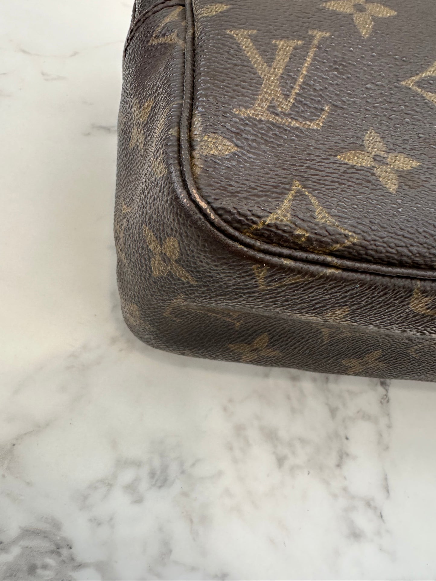 Louis Vuitton Trousse Toilette 28