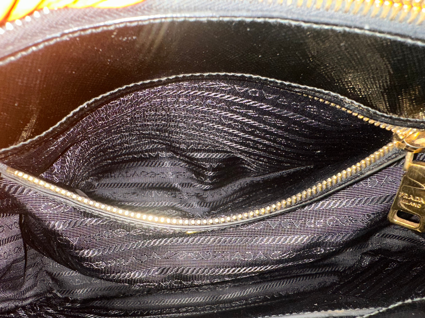 382946 - Prada Galleria Black