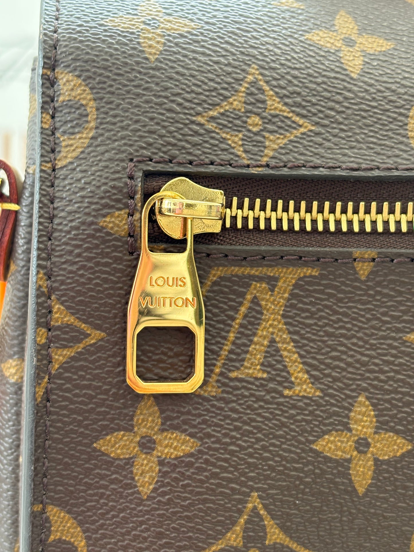 201114 - Louis Vuitton Metis