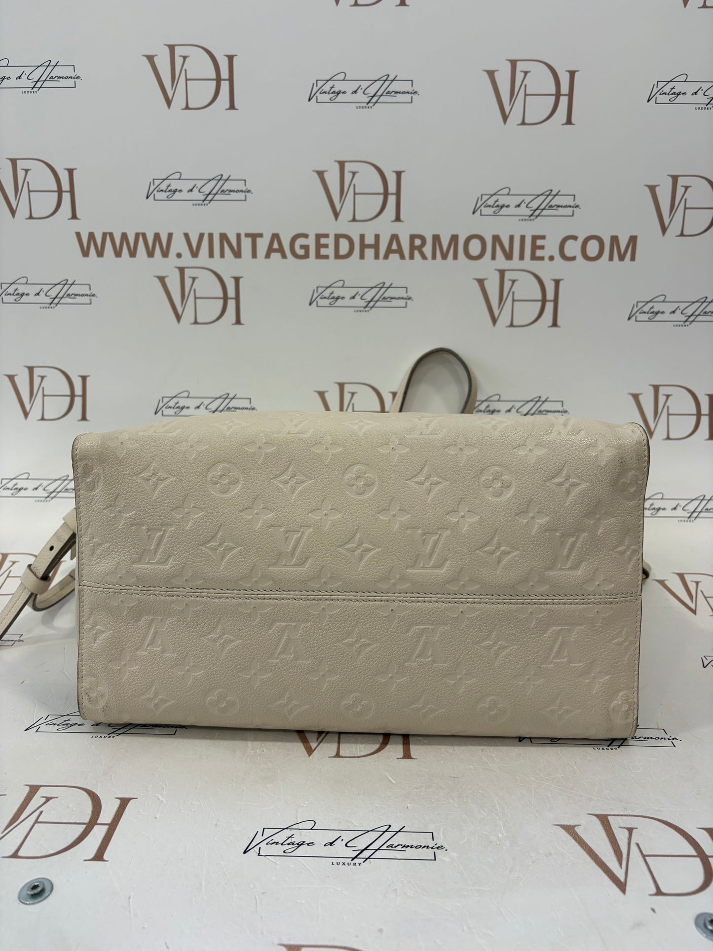 382958 - Louis Vuitton Lumineuse White