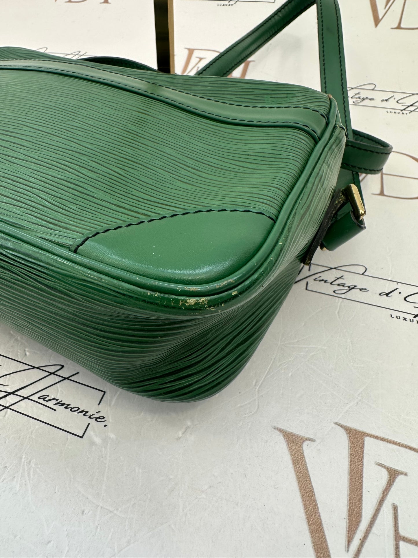 016877 - Louis Vuitton Trocadero 23