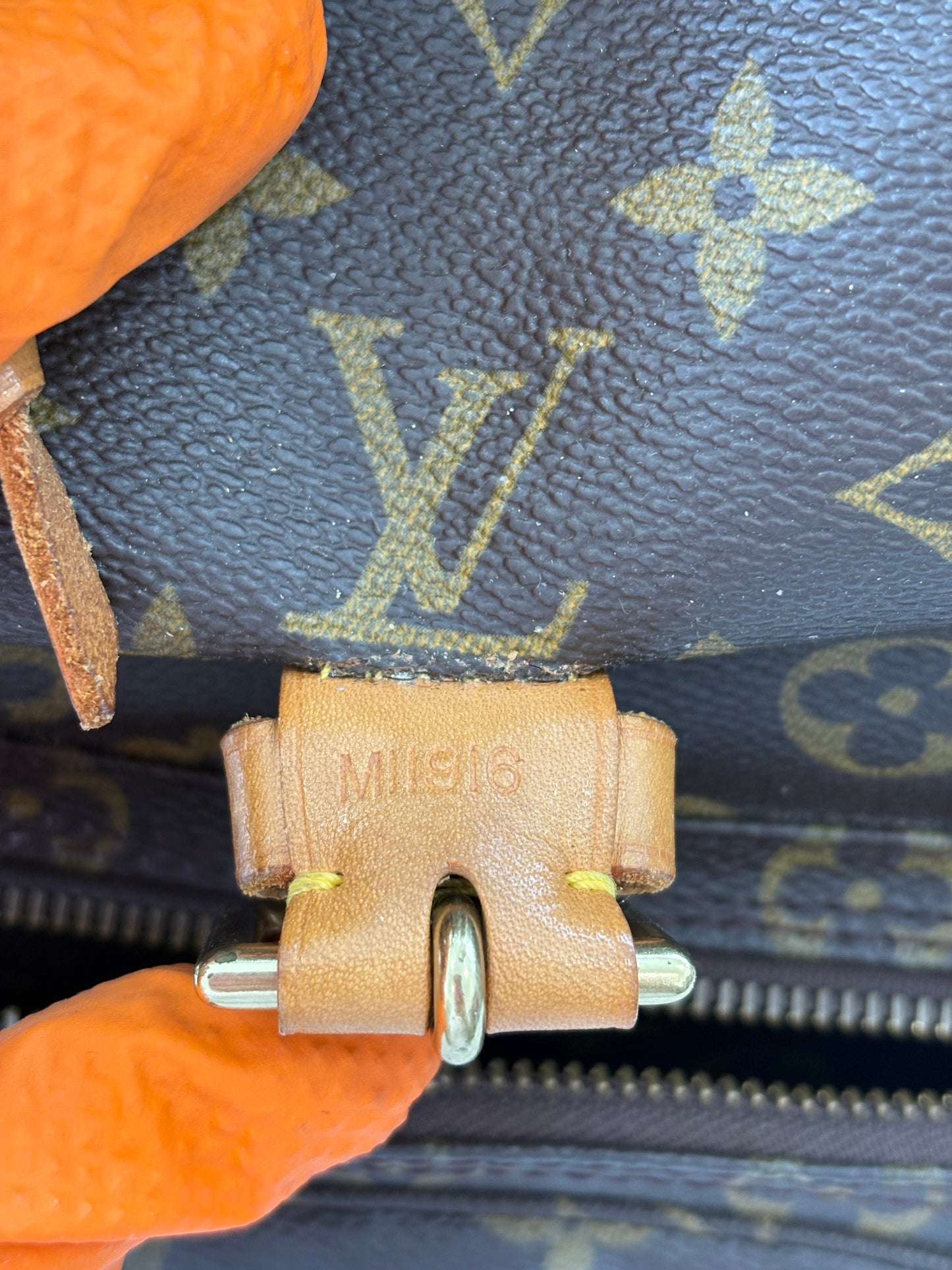 018565 - Louis Vuitton Montsouris GM