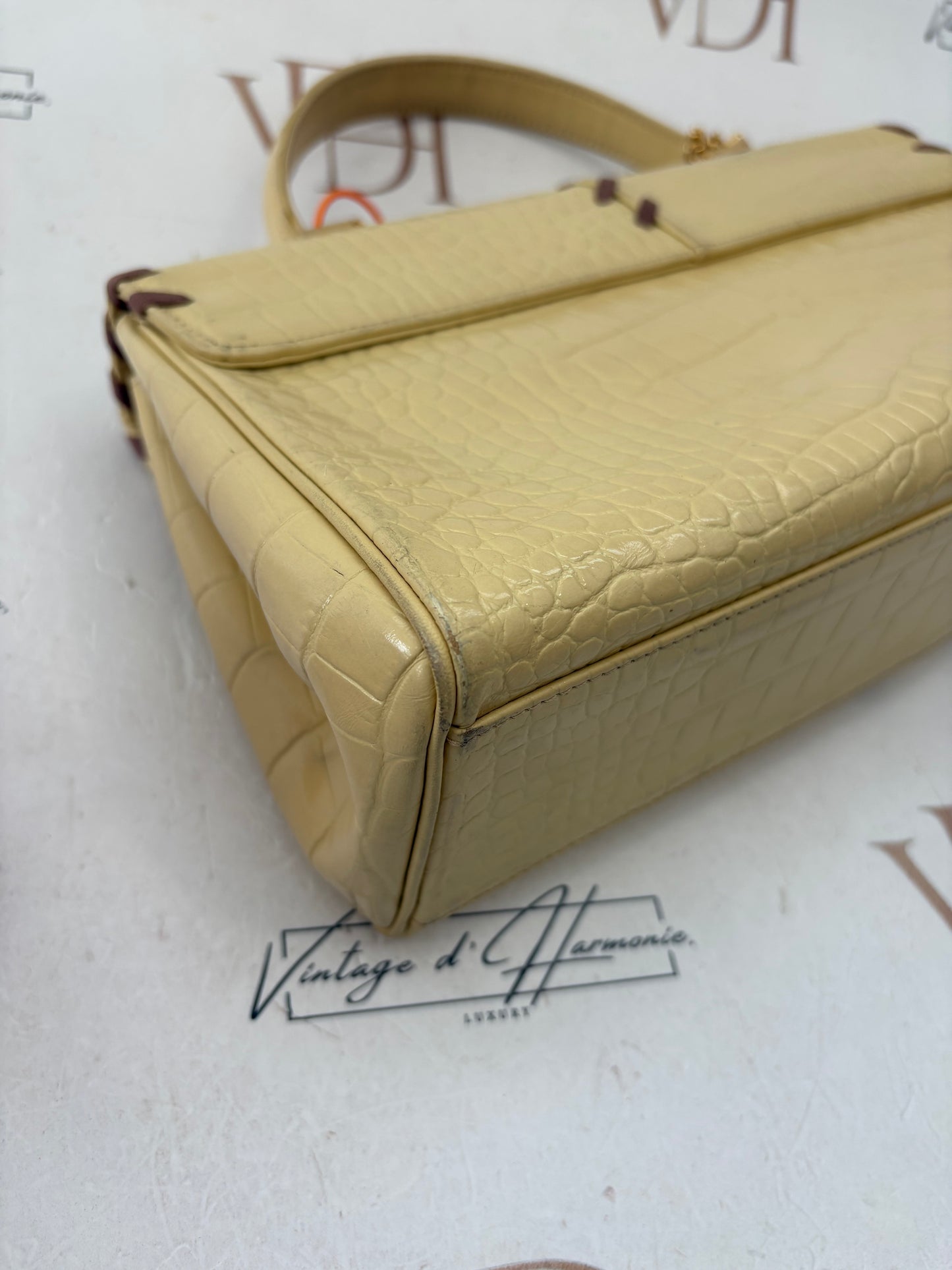 018975 - Yves Saint Laurent Yellow