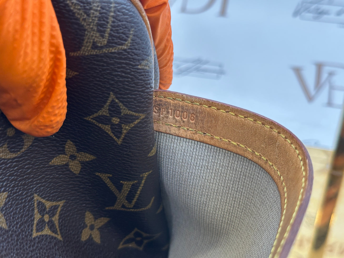 018123 - Louis Vuitton Reporter PM