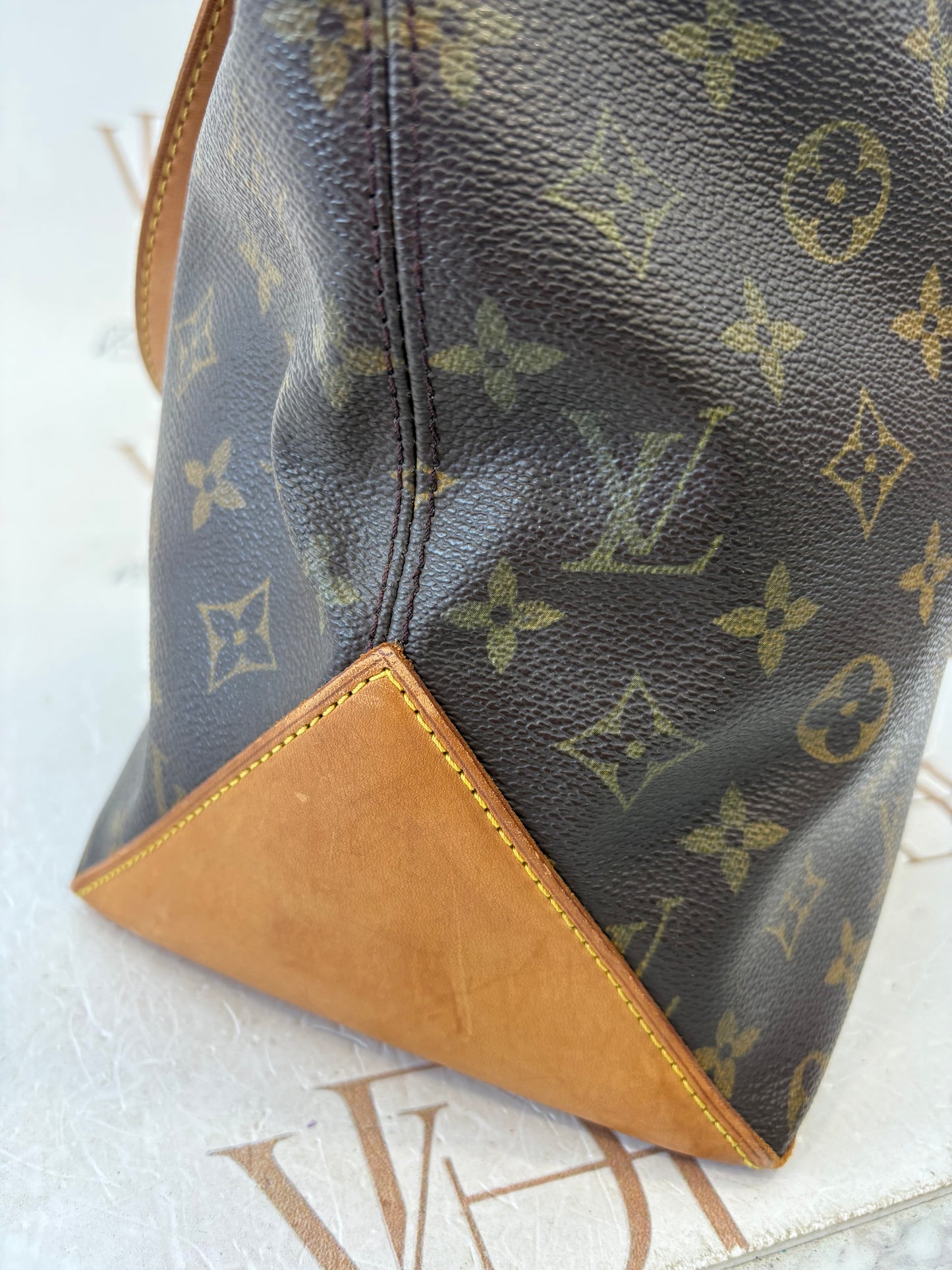 018582 - Louis Vuitton Cabas Mezzo