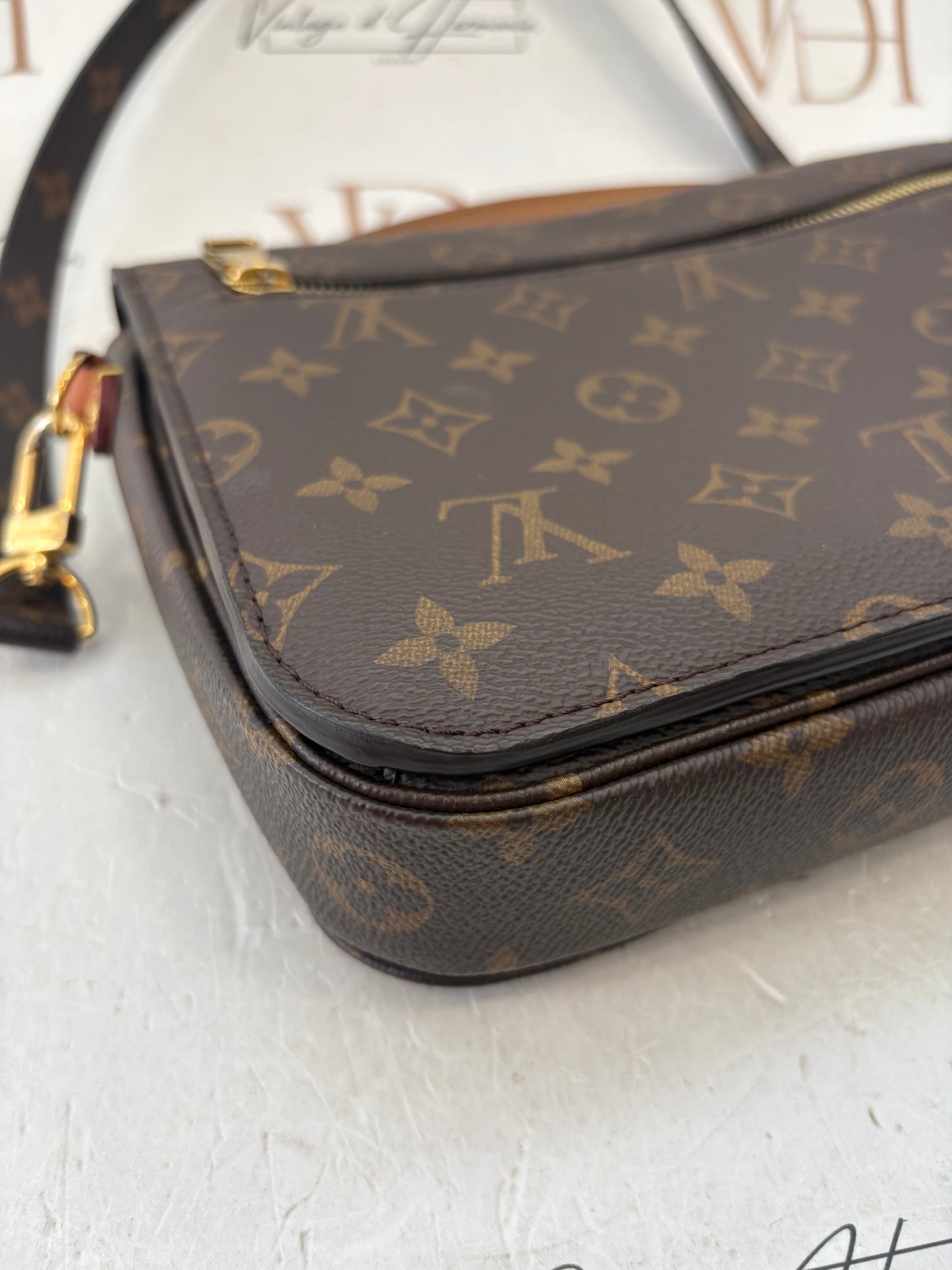 384105 - Louis Vuitton Metis